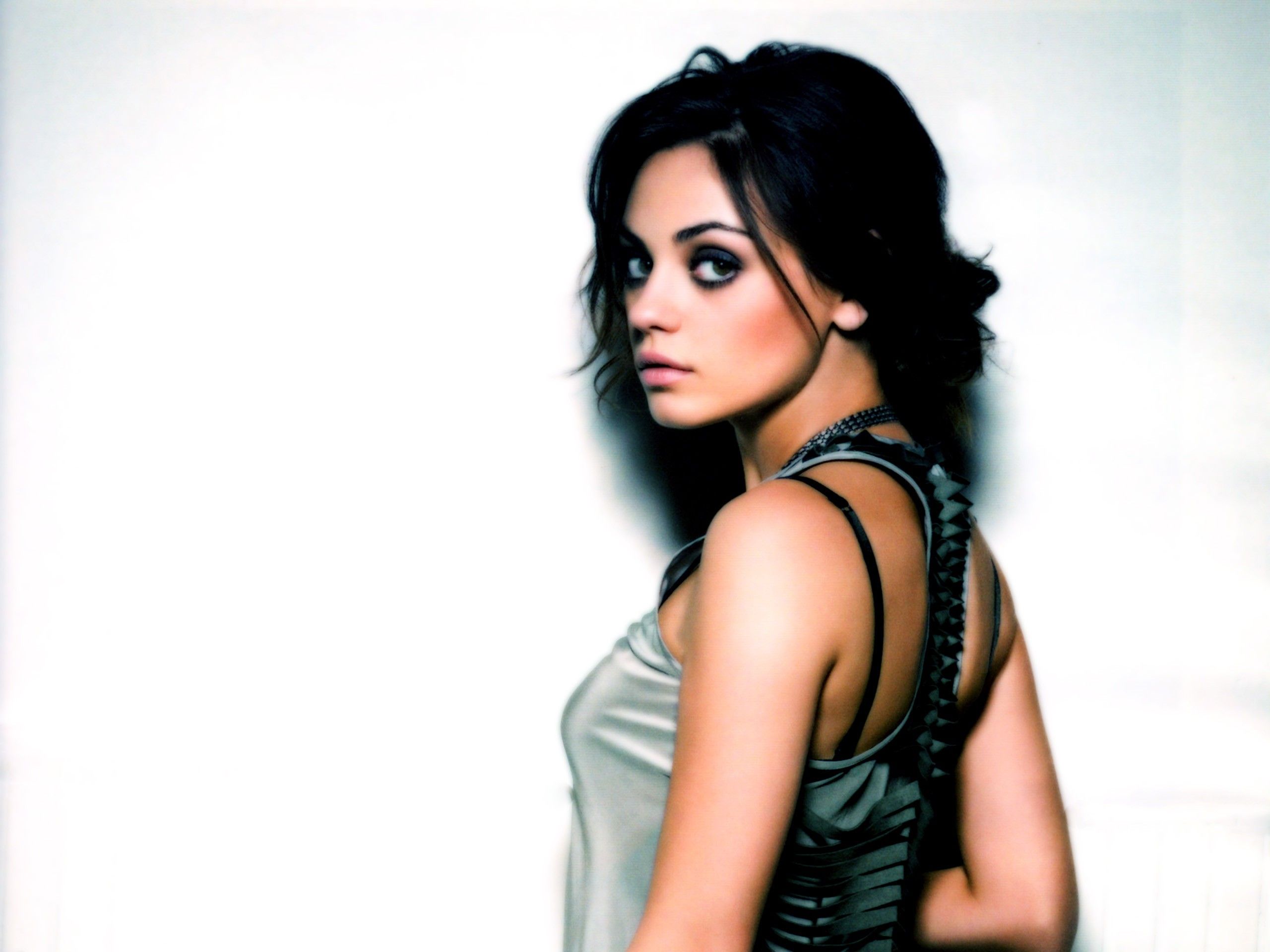 Mila Kunis Glamor Magazine Wallpapers