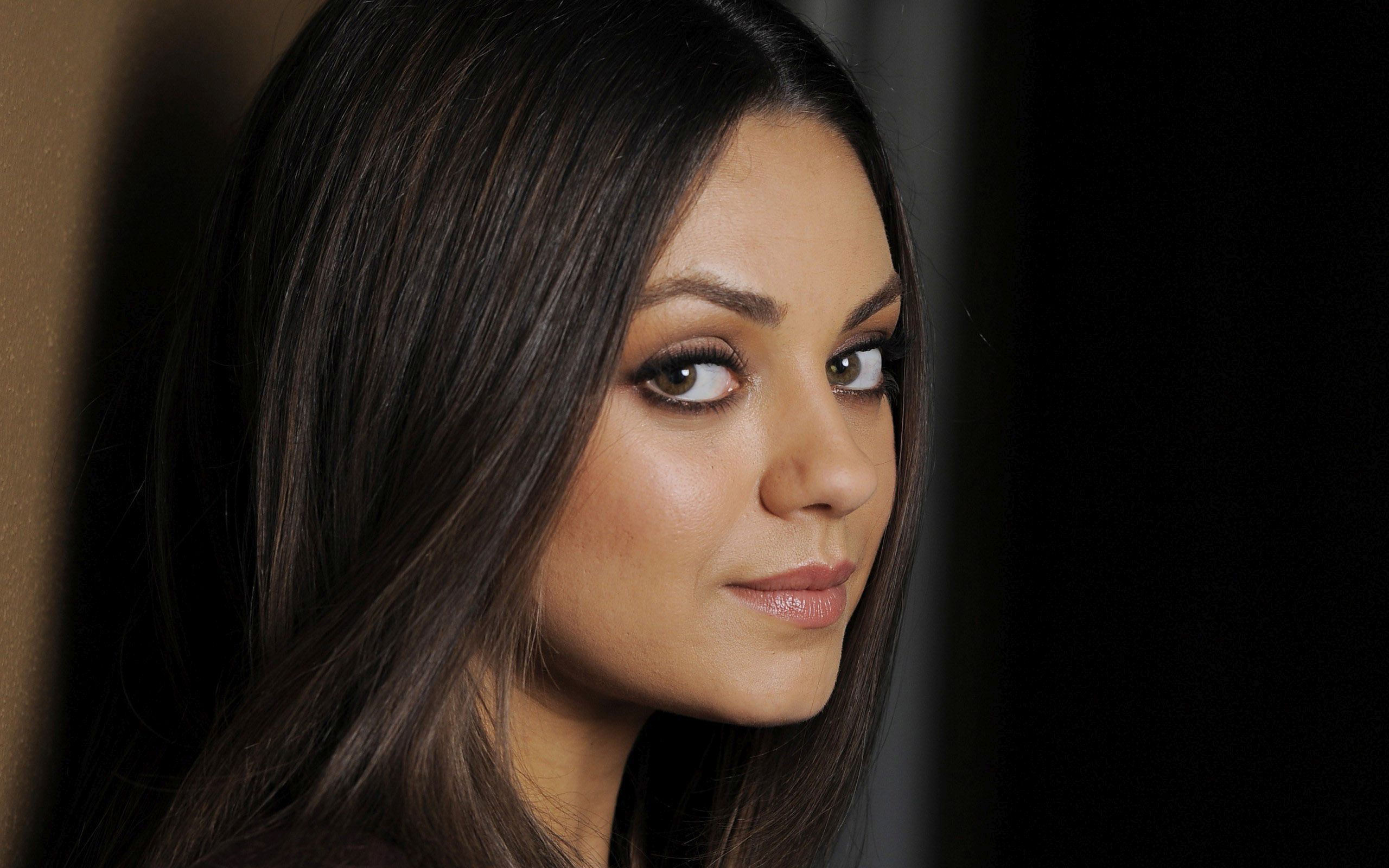 Mila Kunis Wallpapers