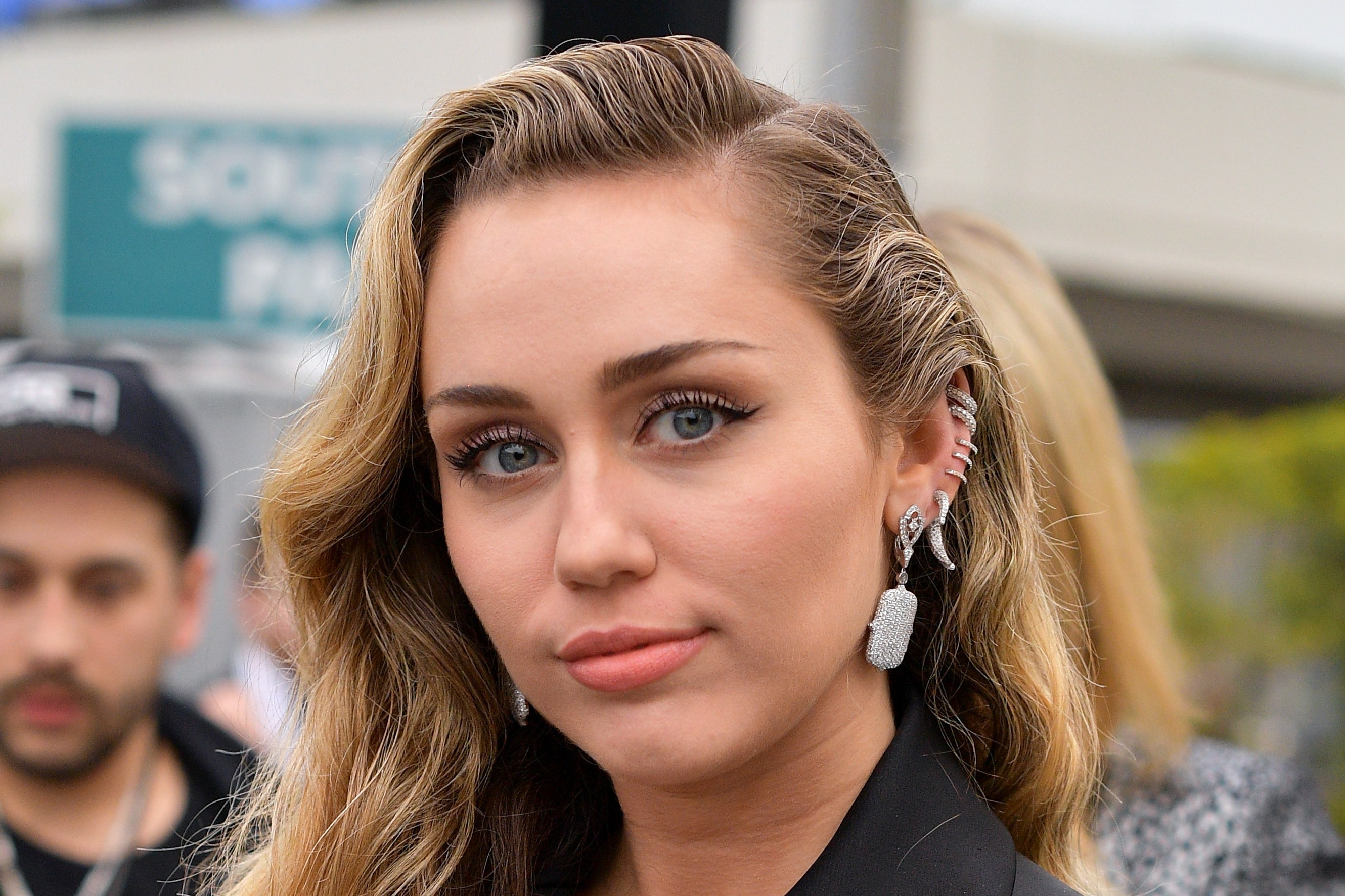 Miley Cyrus Face 2020 Wallpapers