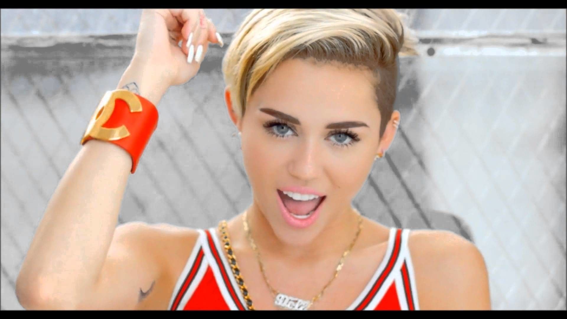 Miley Cyrus Face Wallpapers