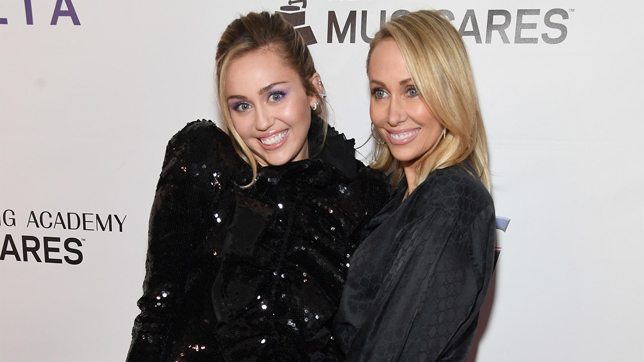 Miley Cyrus MusiCares Person of the Year Wallpapers