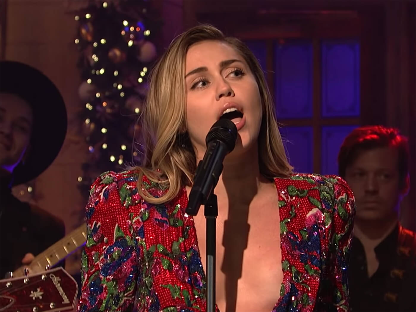 Miley Cyrus SNL 2020 Wallpapers