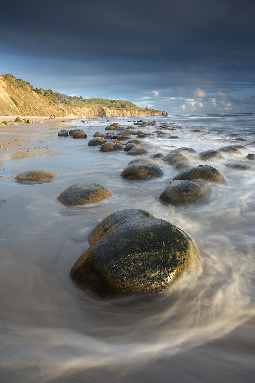 Milky Way Over The Bowling Ball Beach Wallpapers