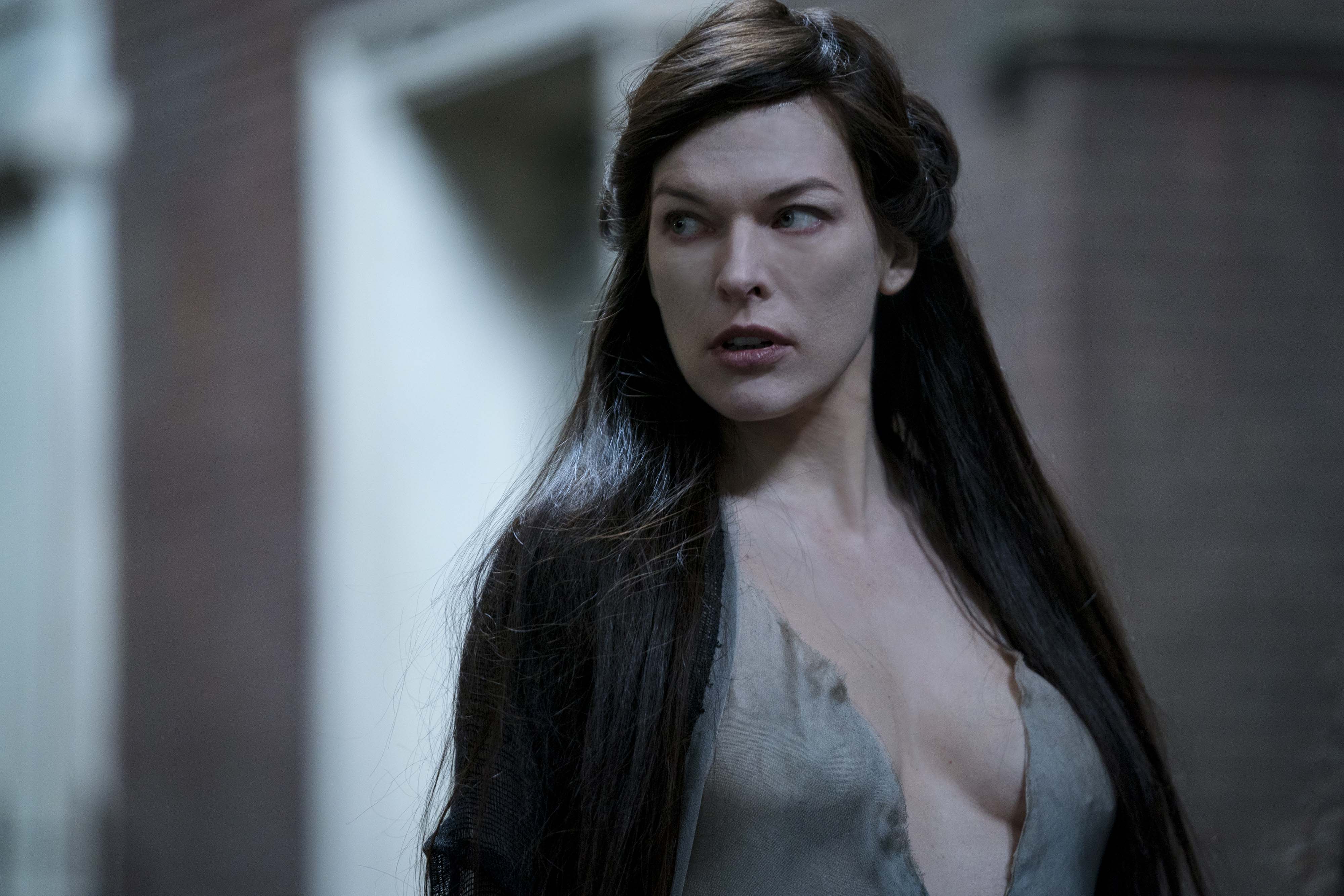 Milla Jovovich As Blood Queen In Hellboy Wallpapers