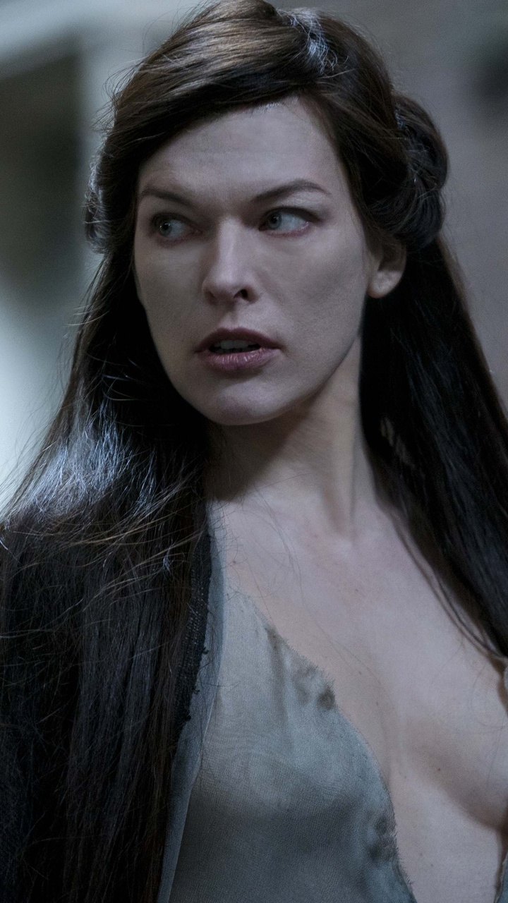 Milla Jovovich As Blood Queen In Hellboy Wallpapers