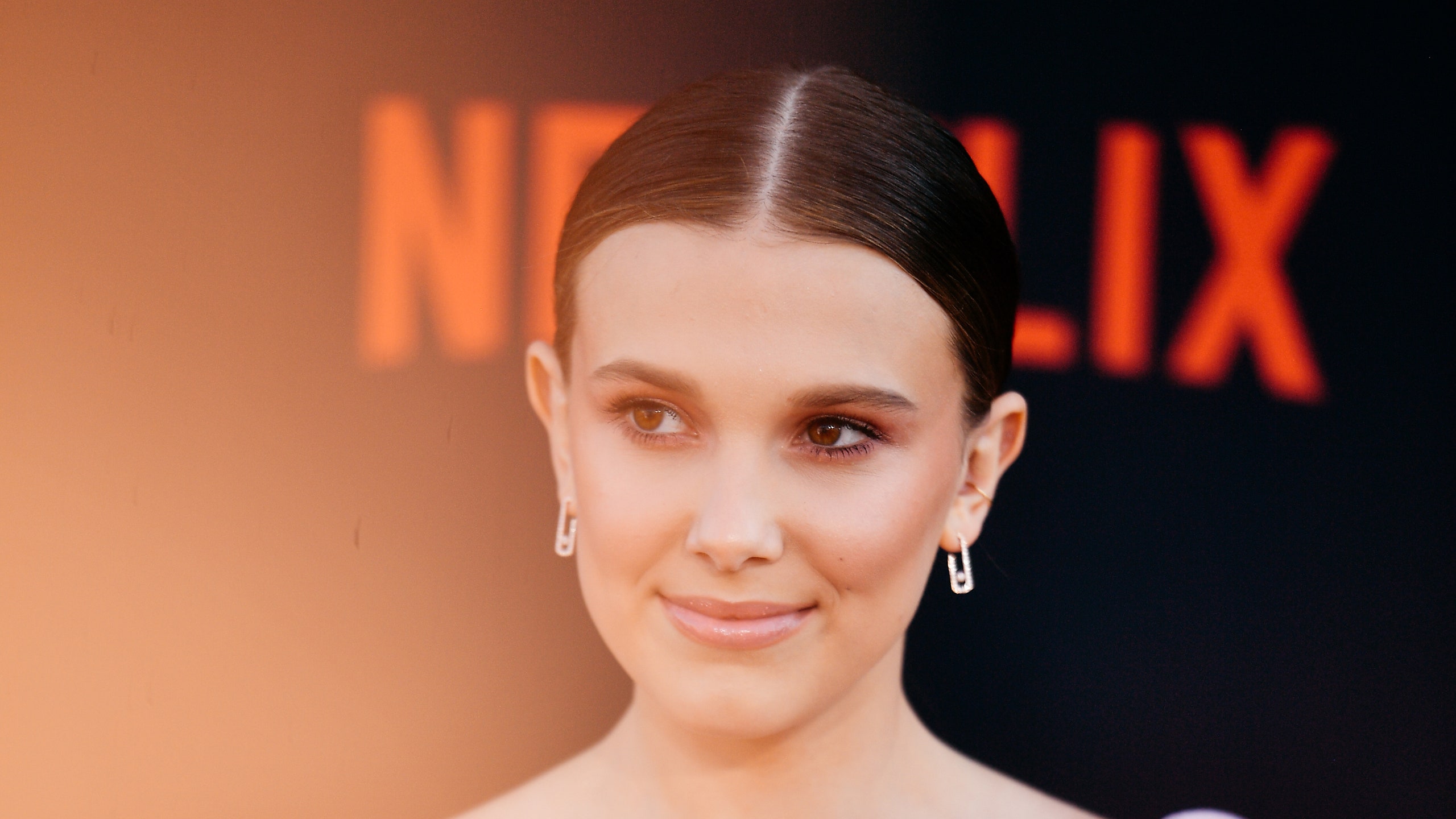 millie bobby brown smiling Wallpapers