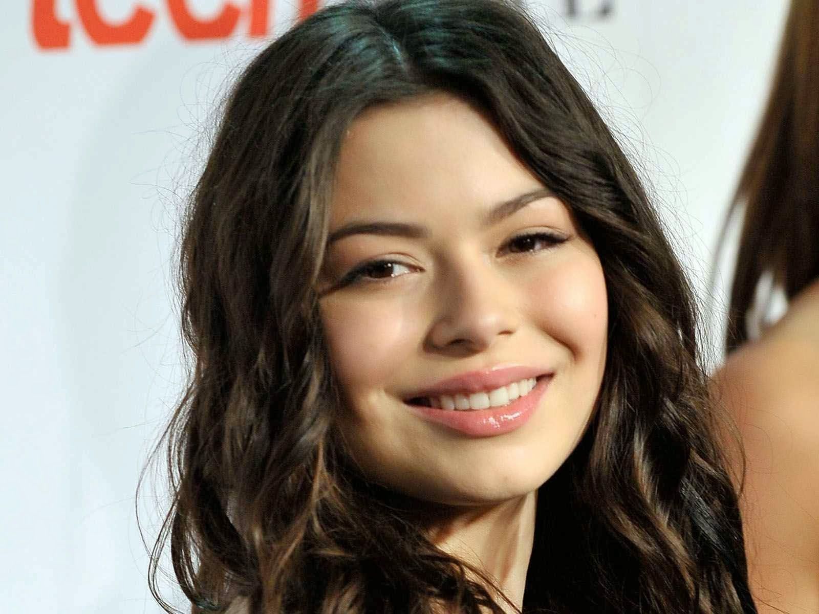 Miranda Cosgrove 2020 Wallpapers