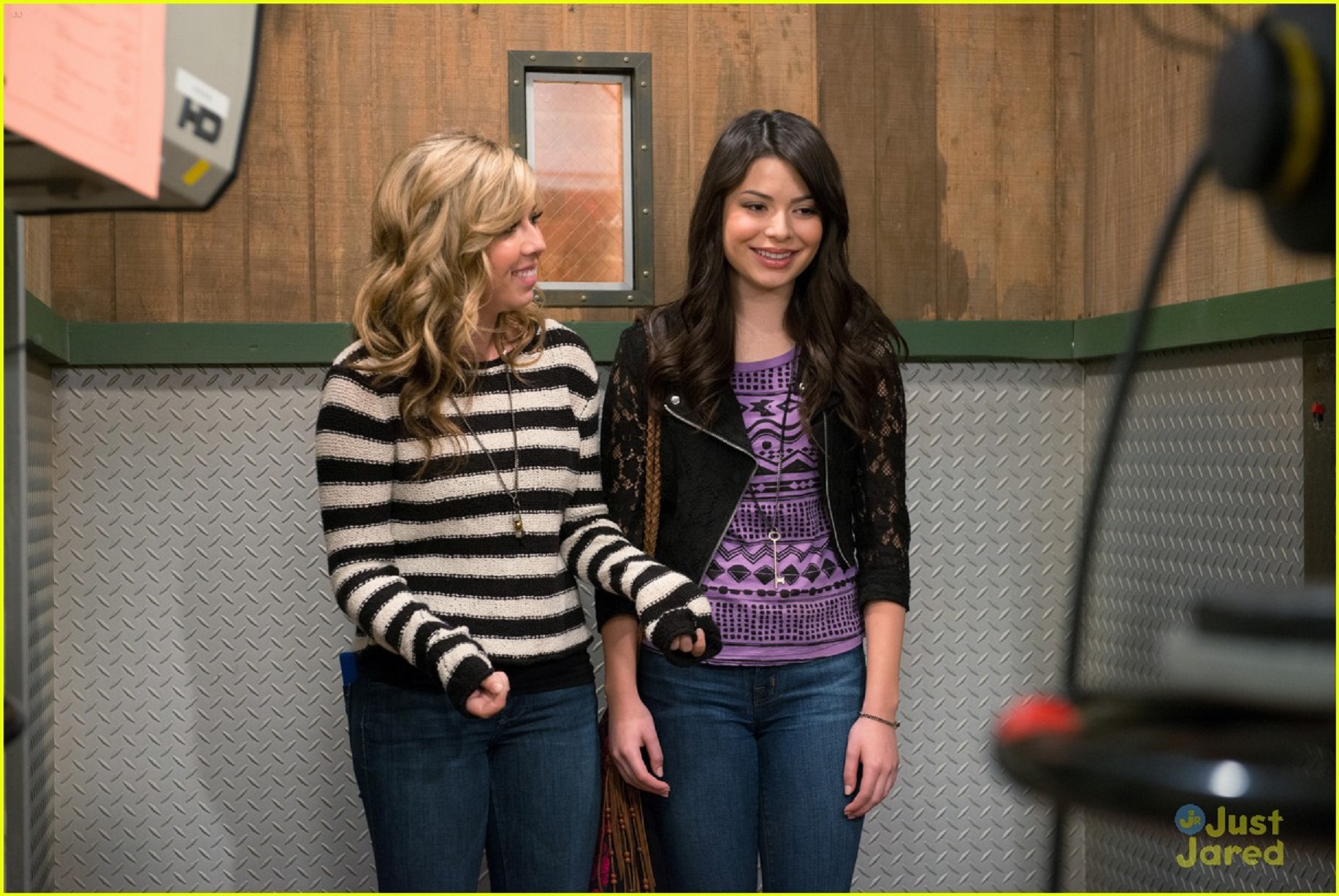 Miranda Cosgrove Icarly Show Wallpapers