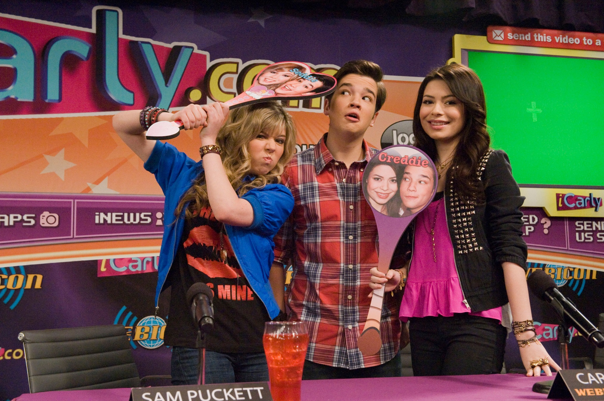 Miranda Cosgrove Icarly Show Wallpapers