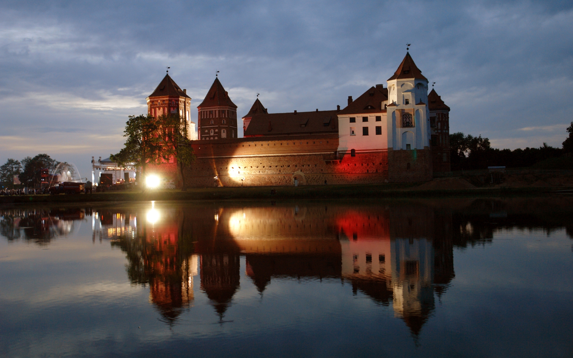 Mirsky Castle Wallpapers