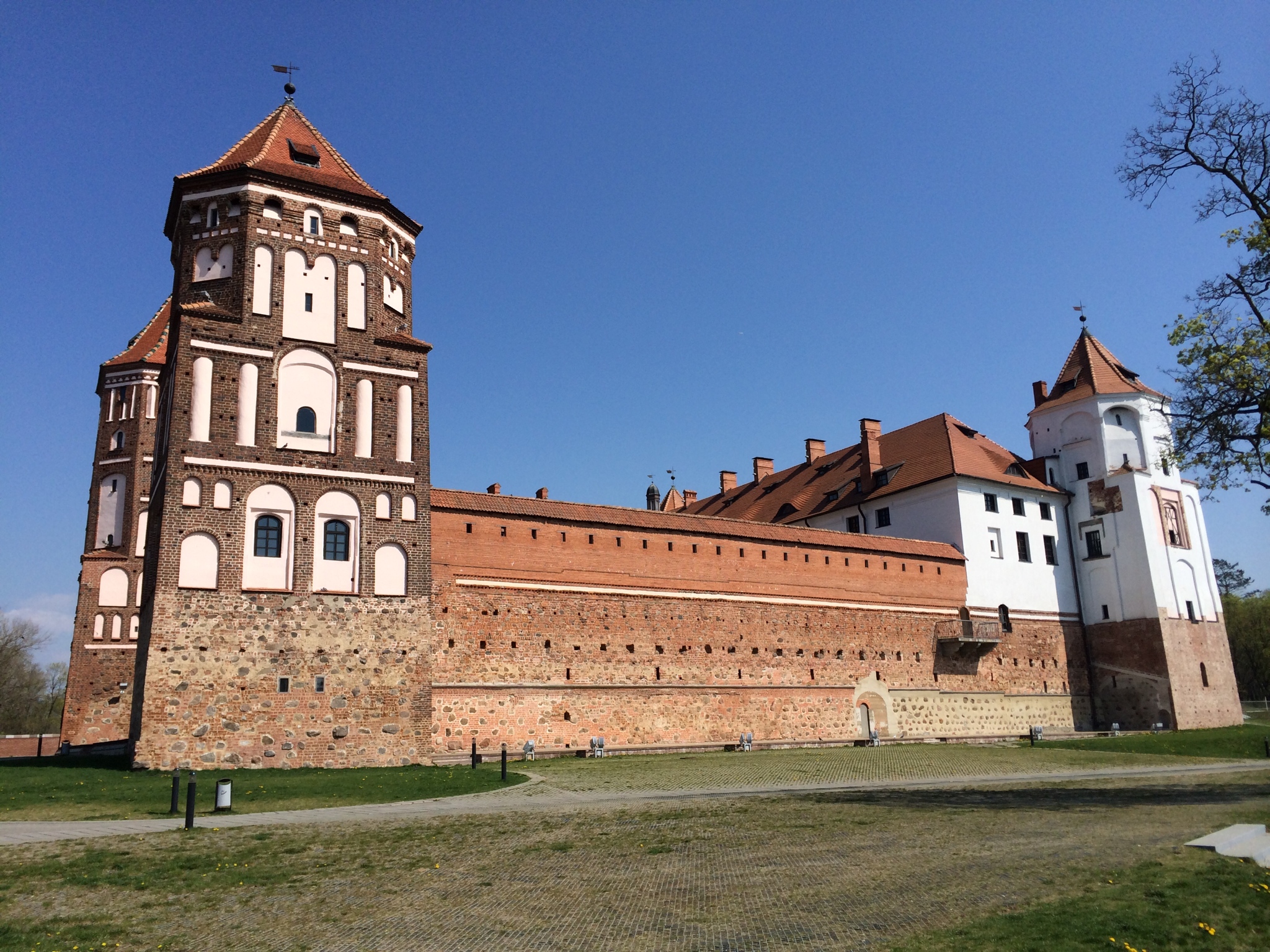 Mirsky Castle Wallpapers