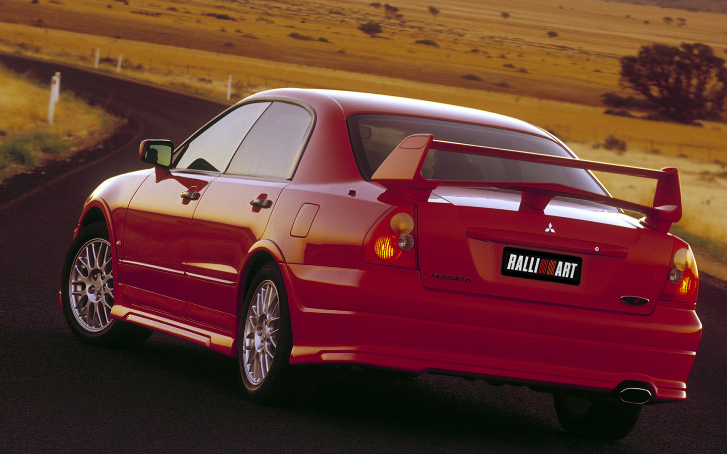 Mitsubishi Magna Wallpapers