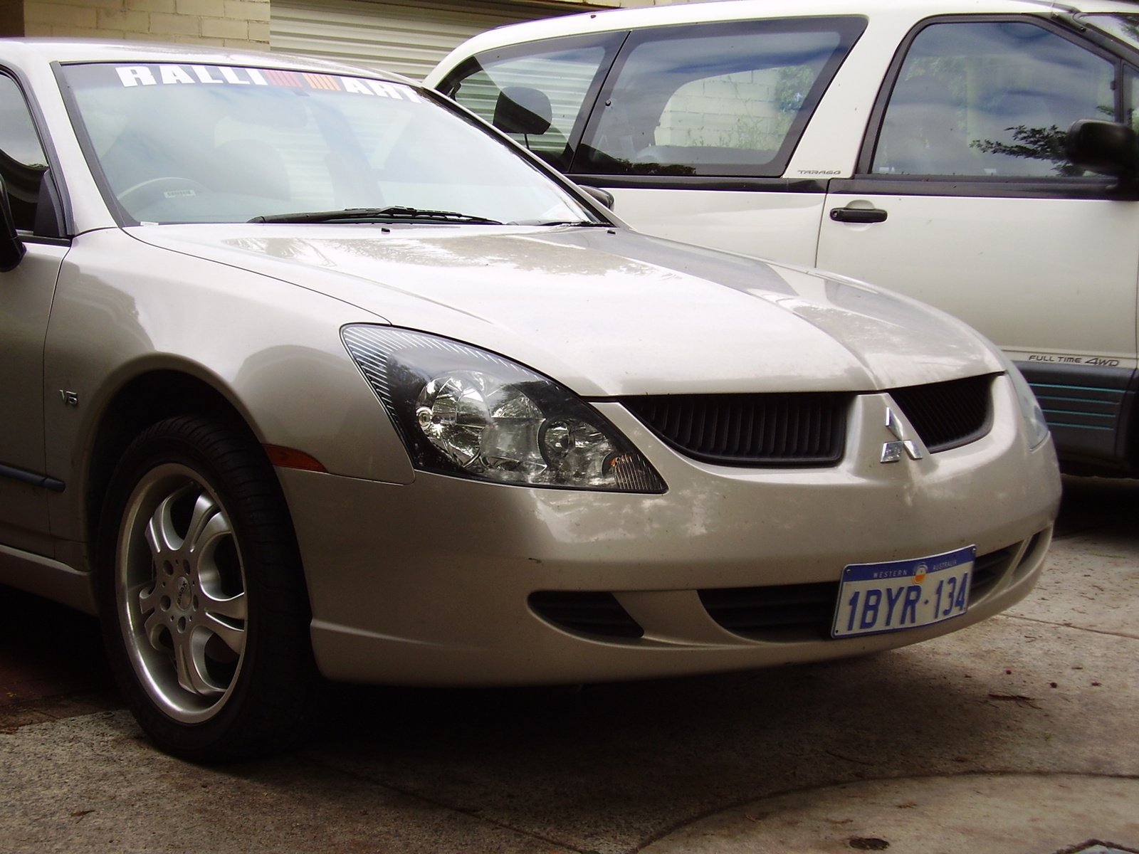 Mitsubishi Magna Wallpapers