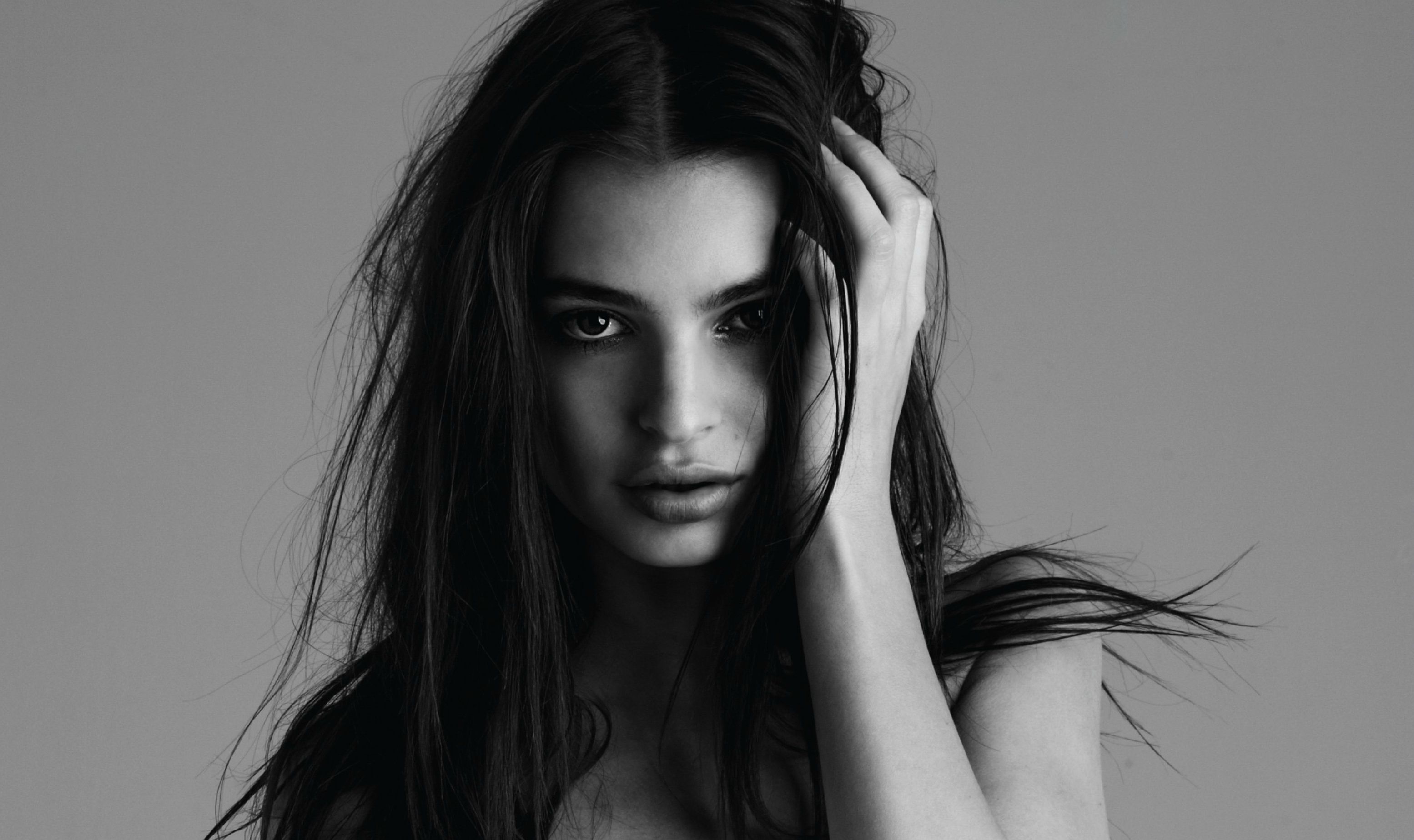 Model Emily Ratajkowski Wallpapers