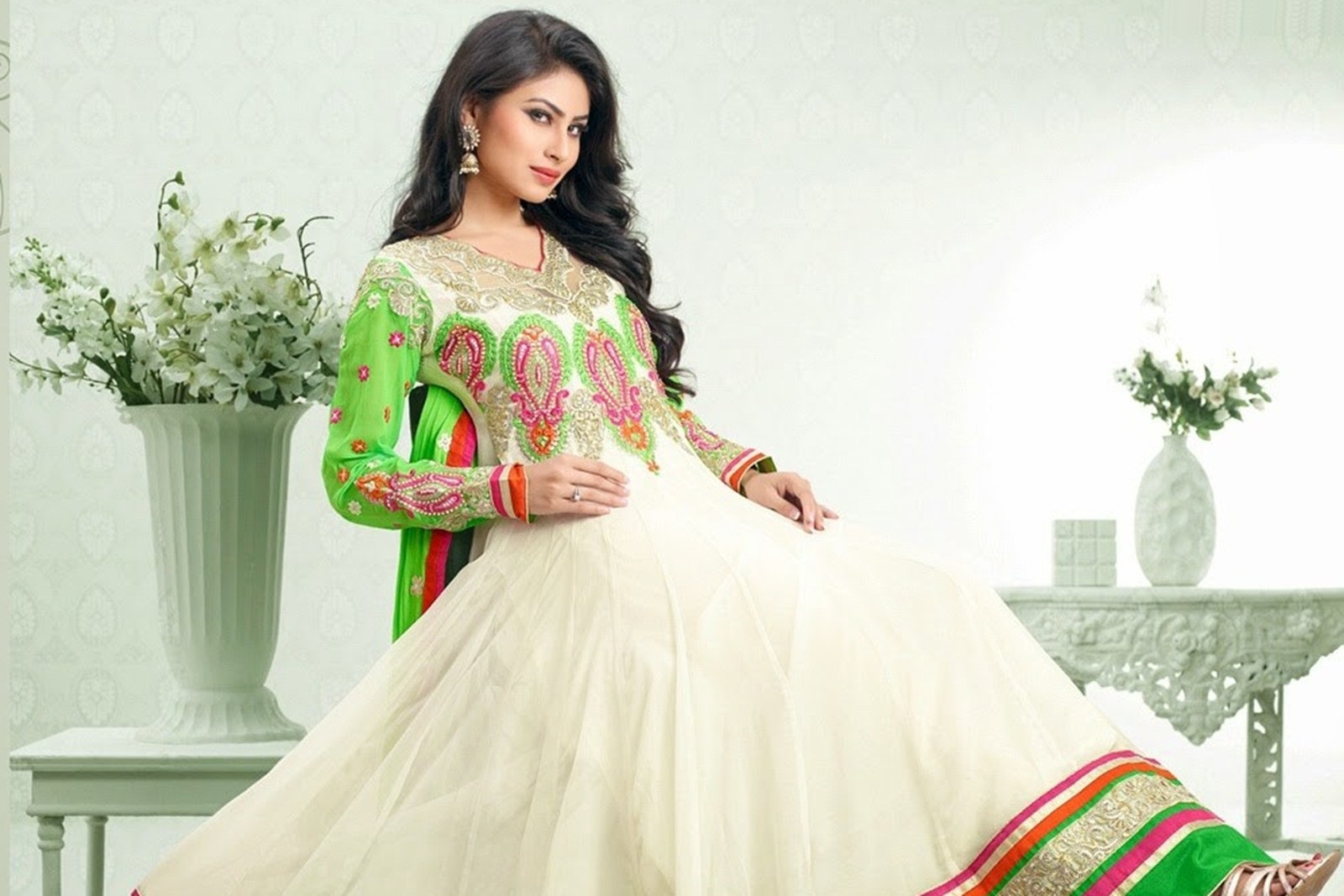 Mouni Roy Wallpapers