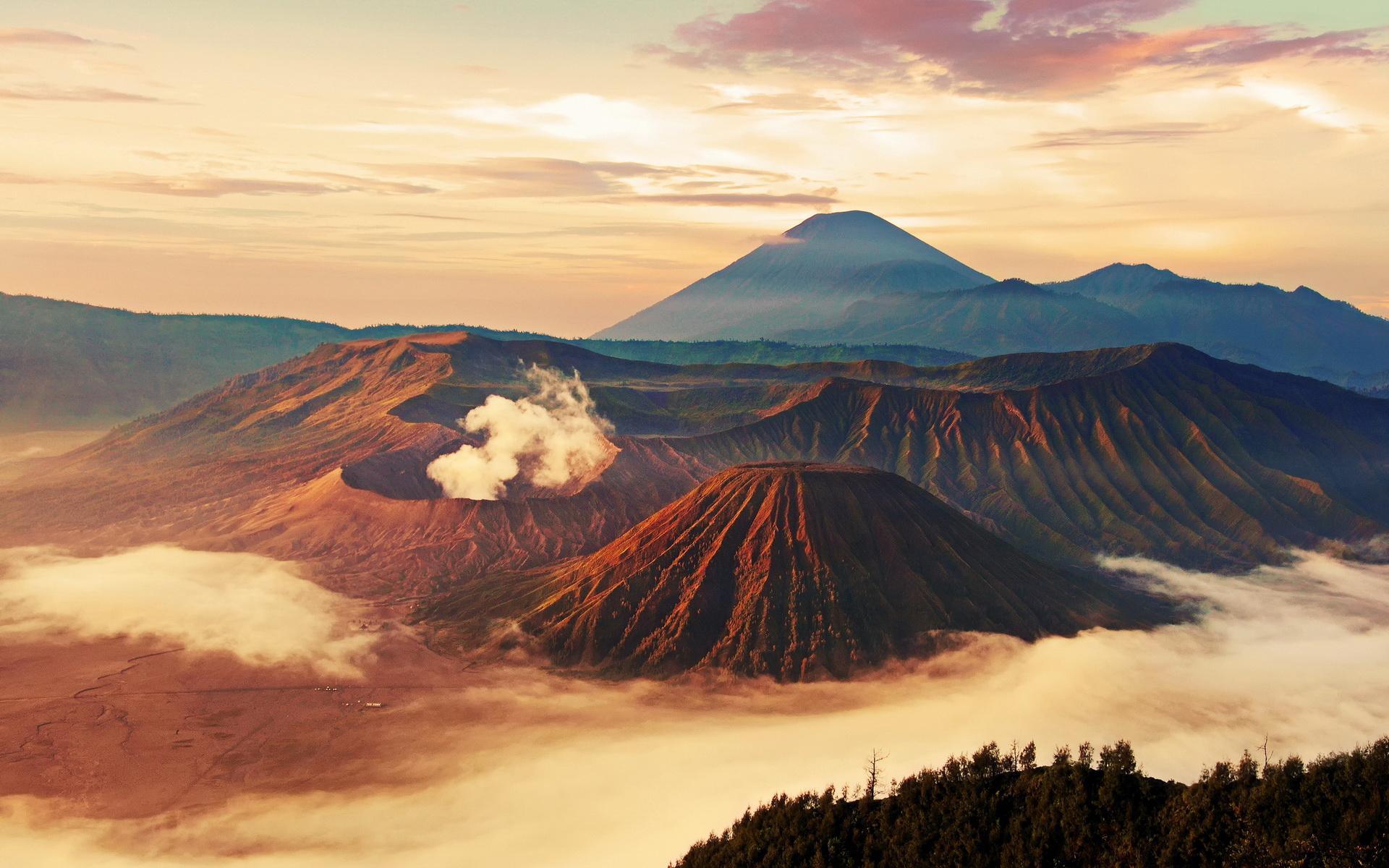 Mount Bromo Cloudy Volcano Wallpapers