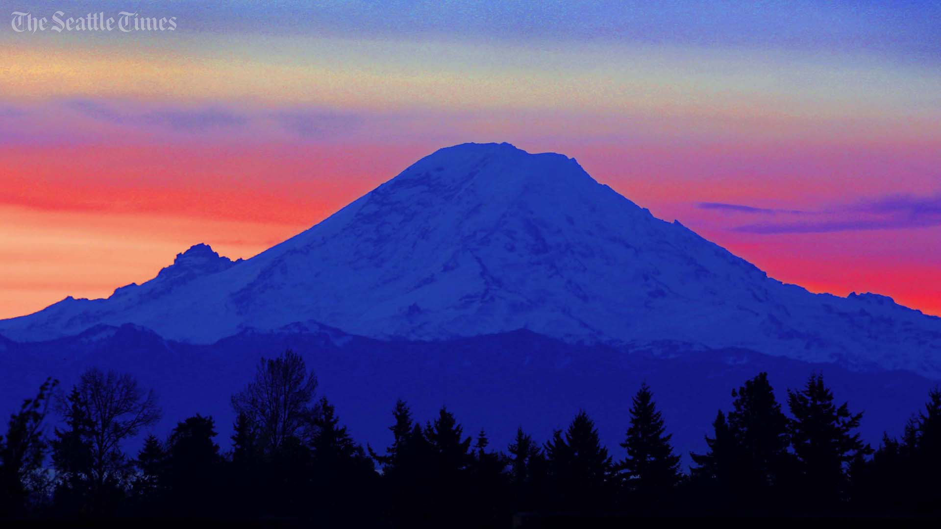 Mount Rainier Zoom Background