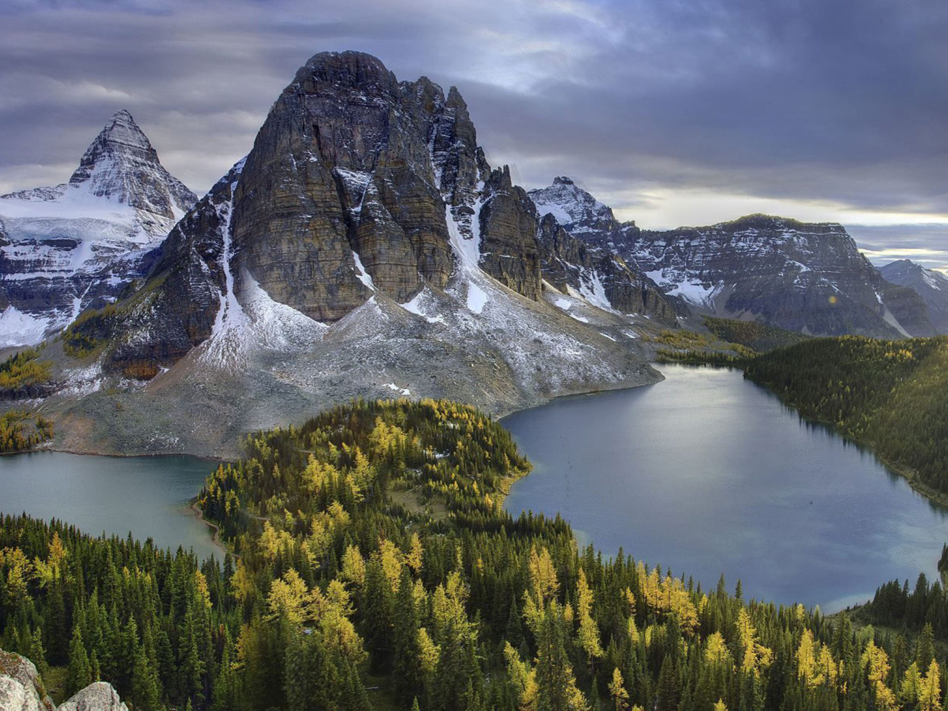 Mountains made of. Гора Ассинибойн в Канаде. Ассинибойн, Британская Колумбия, Канада. Река Ассинибойн Канада. Парк Ассинибойн в Канаде.