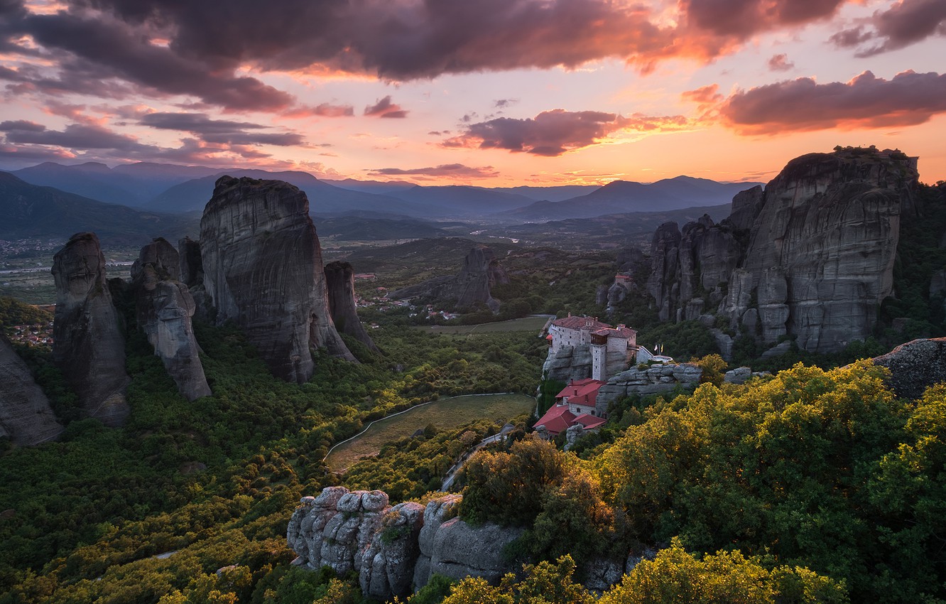 Mountain In Meteora Greece Wallpapers