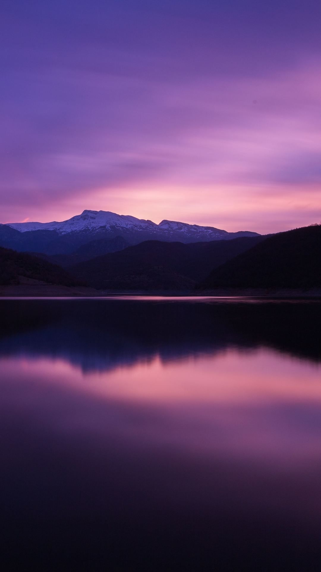 Mountain Reflection Over Lake In Dawn Wallpapers