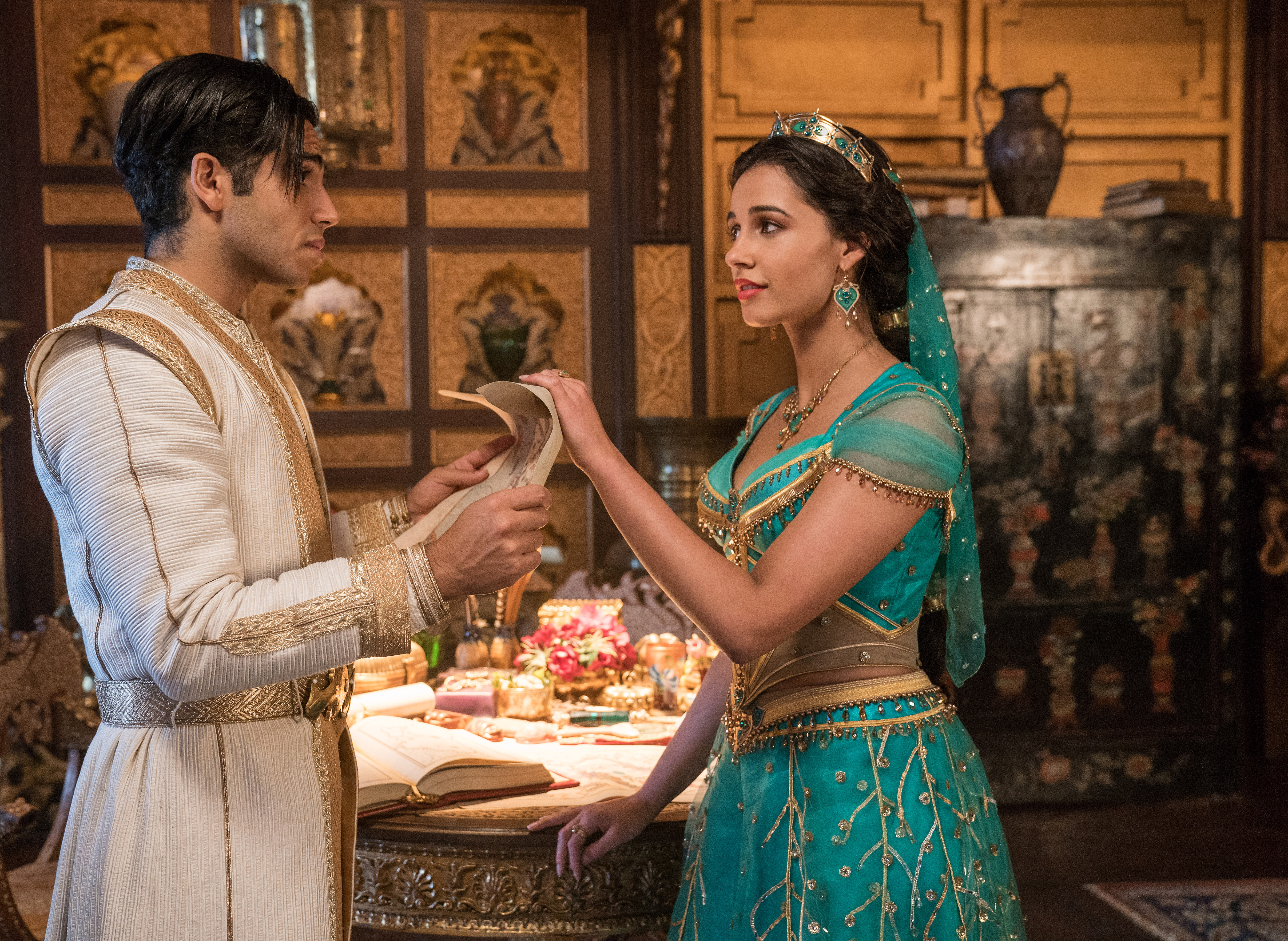 Naomi Scott And Mena Massoud In Aladdin Movie Image Wallpapers