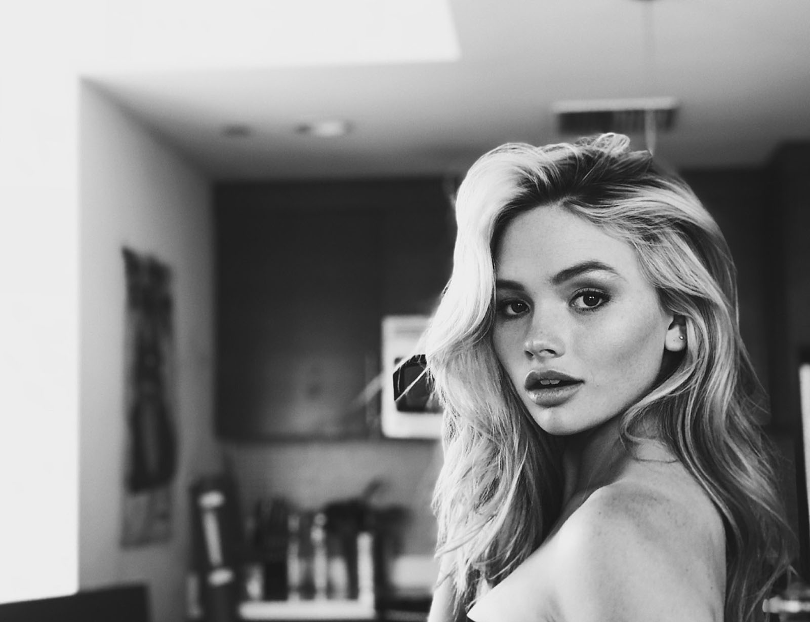 Natalie Alyn Lind Monochrome Wallpapers