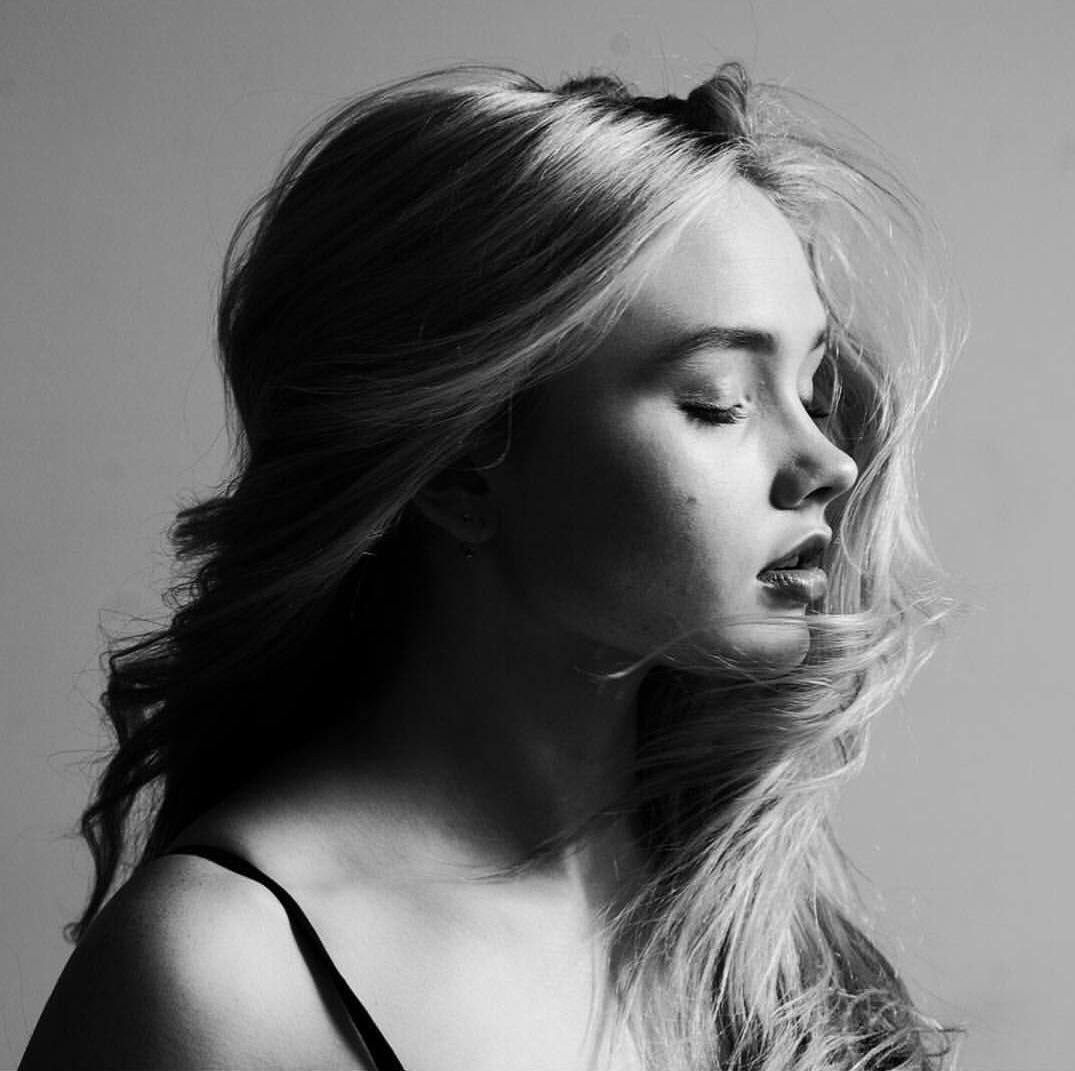 Natalie Alyn Lind Monochrome Wallpapers