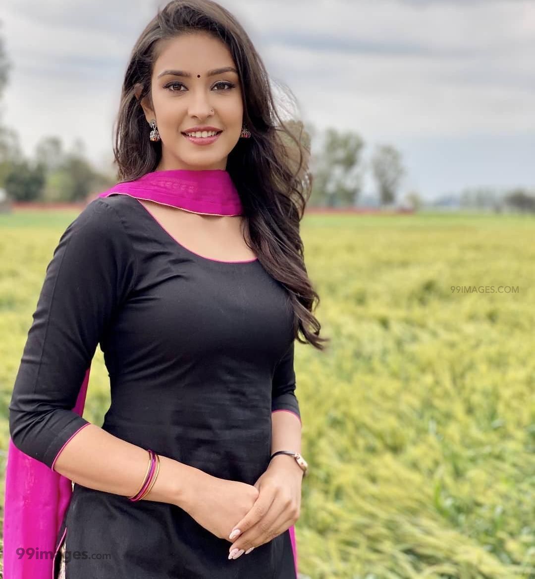 Navneet Kaur Dhillon Wallpapers