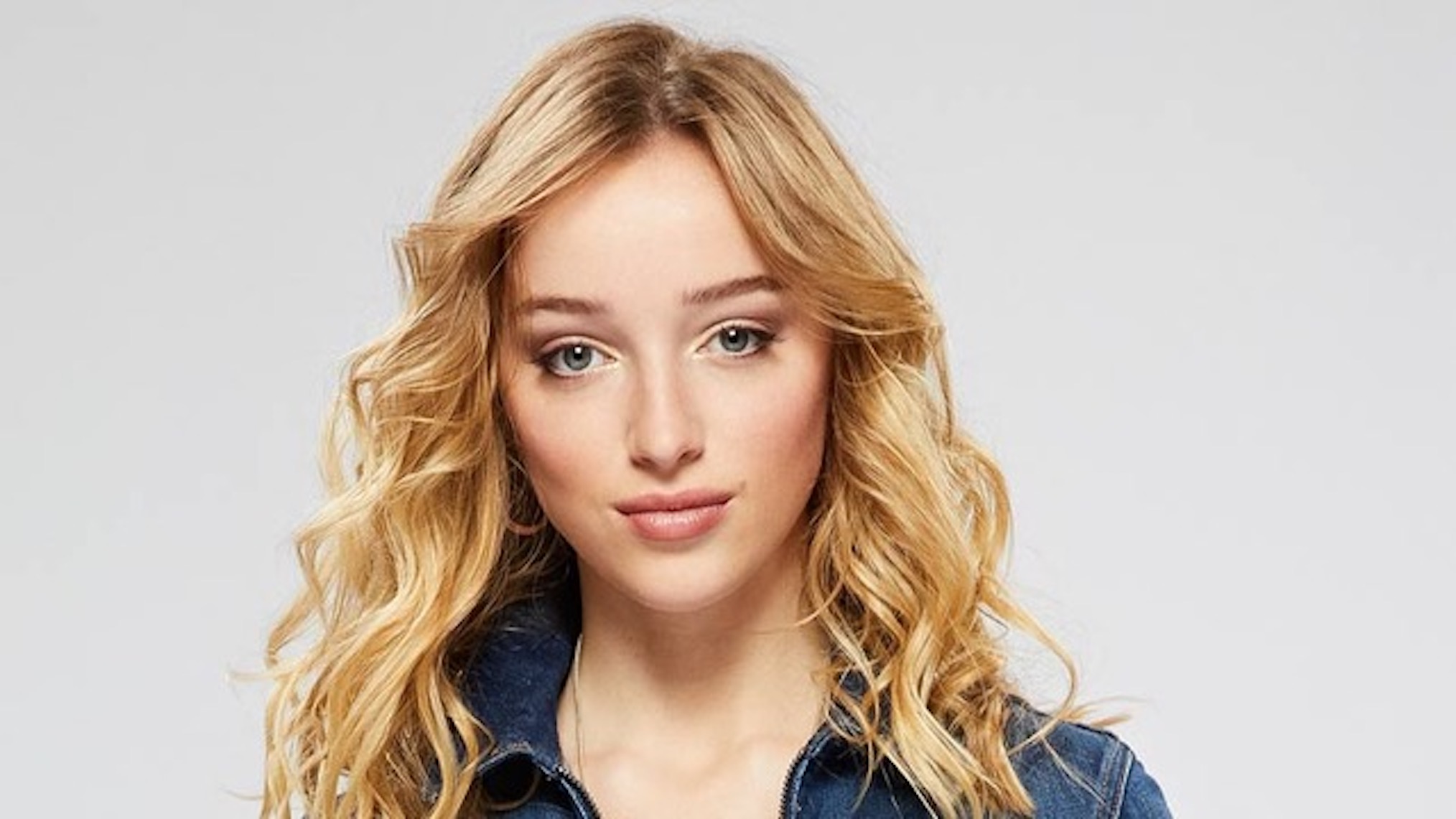 Netflix Phoebe Dynevor Actress Wallpapers