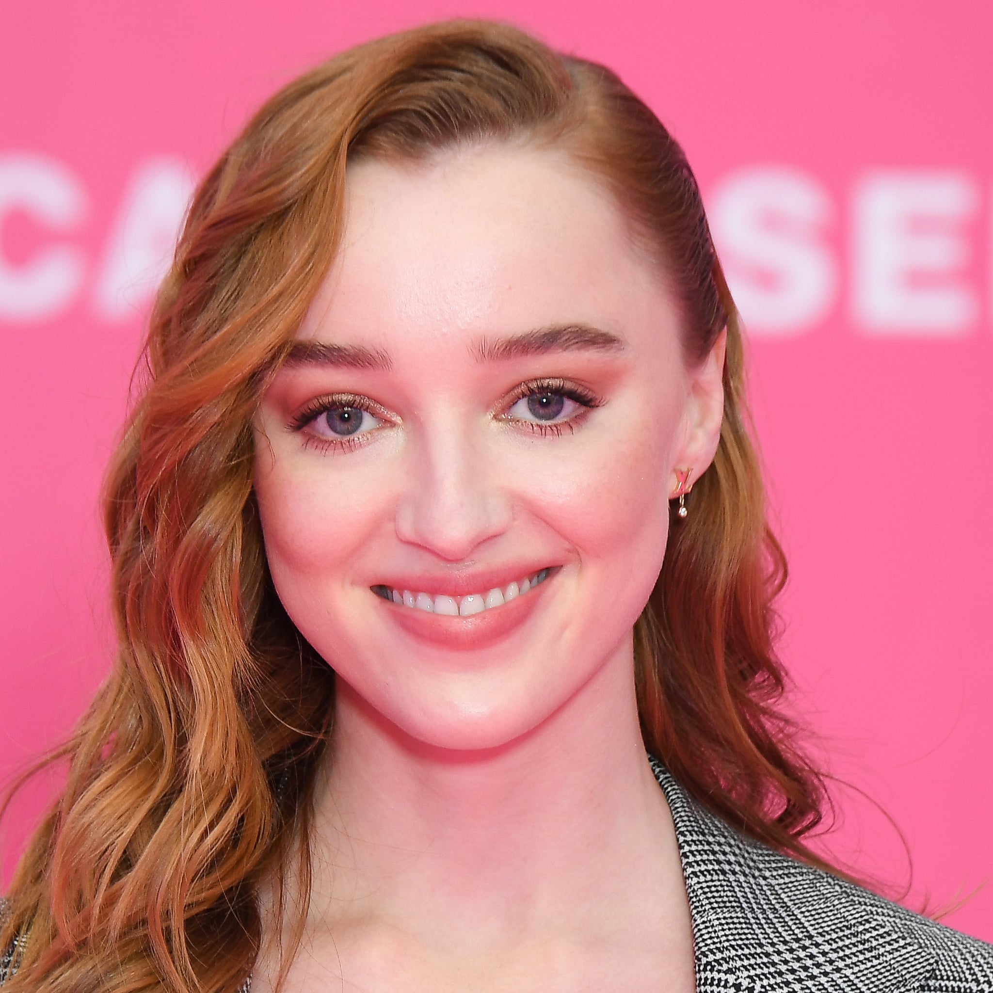 Netflix Phoebe Dynevor Actress Wallpapers