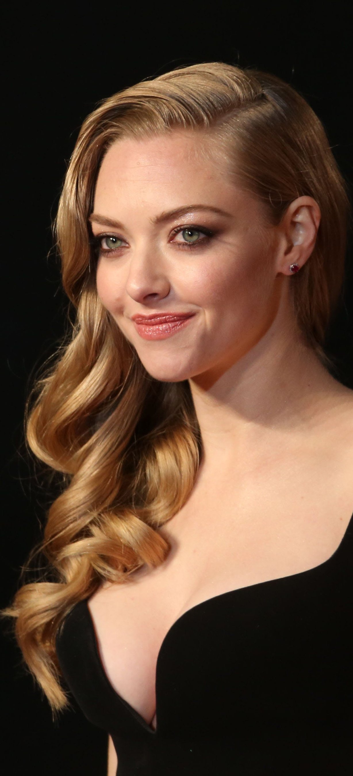 New Amanda Seyfried Actress 2021 Wallpapers