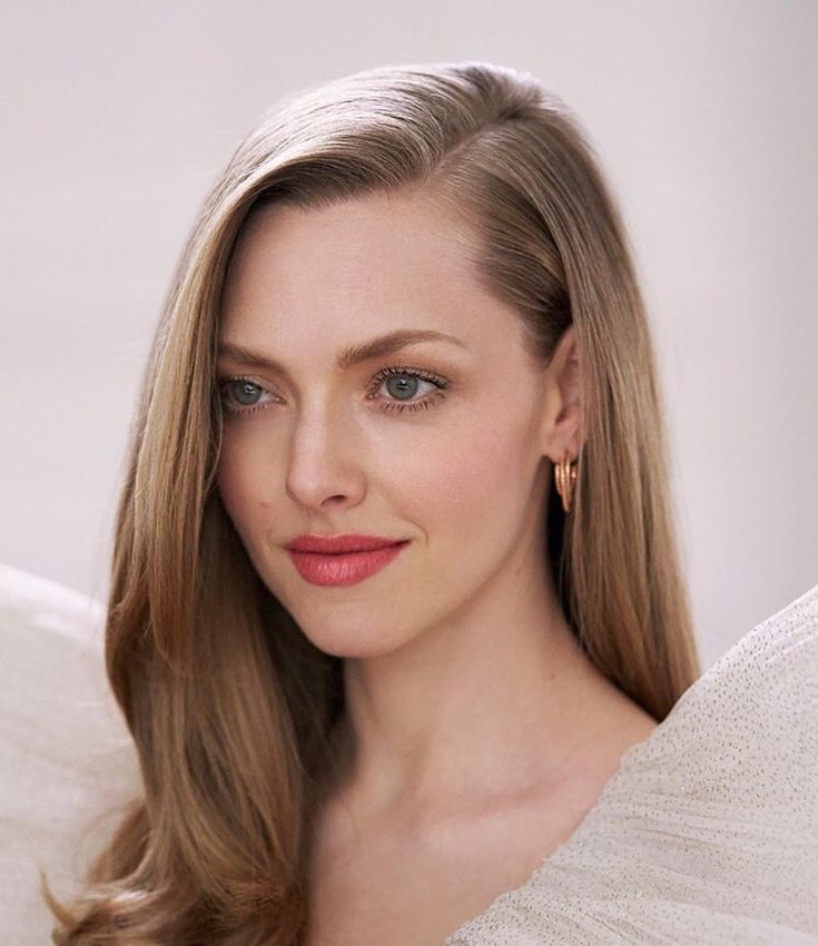 New Amanda Seyfried Actress 2021 Wallpapers