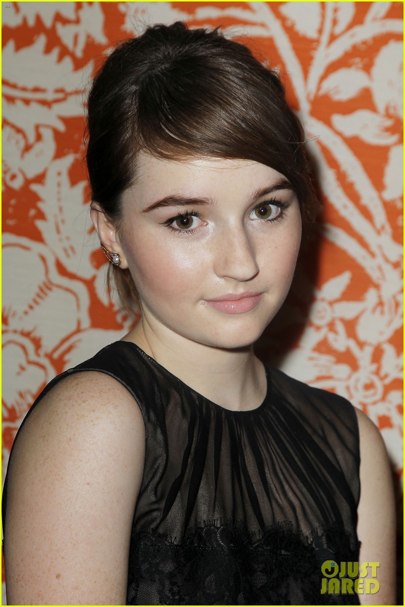 New Kaitlyn Dever Actress Wallpapers