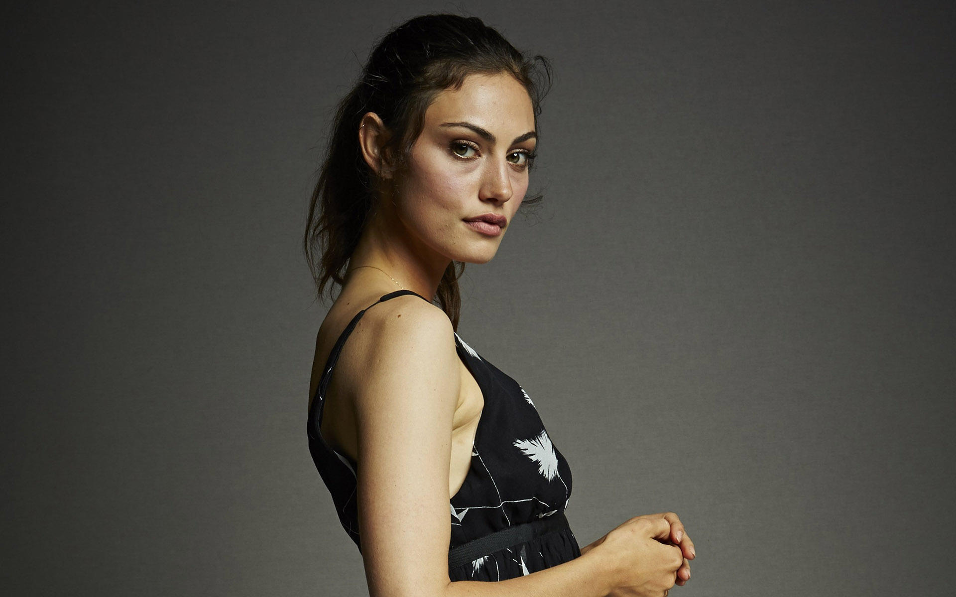 New Phoebe Tonkin 2020 Wallpapers