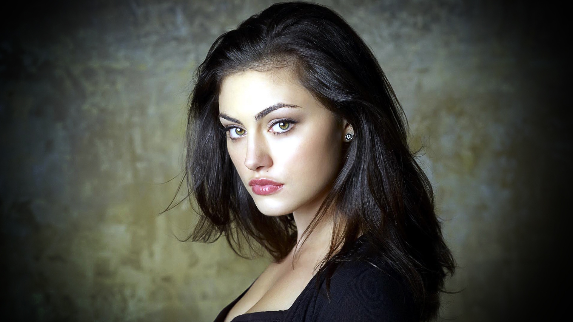 New Phoebe Tonkin 2020 Wallpapers