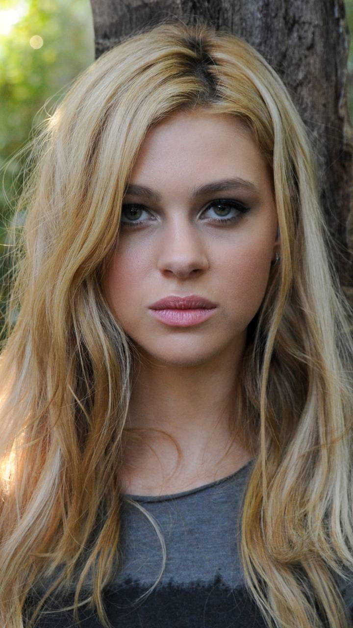 Nicola Peltz Cute Wallpapers