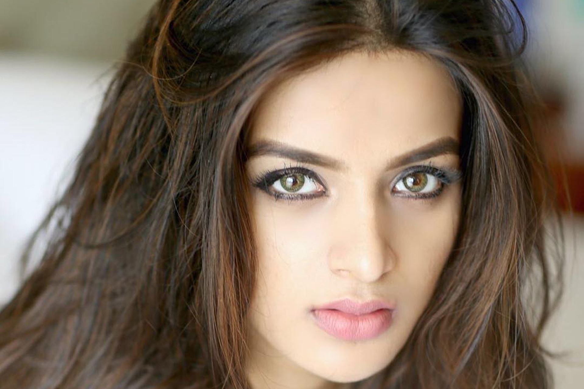 Nidhhi Agerwal Wallpapers