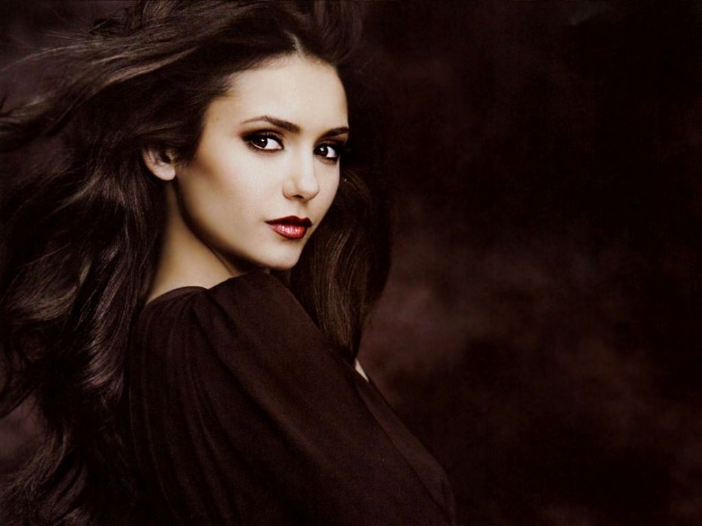 Nina Dobrev In Vampire Diaries Tv Show Wallpapers