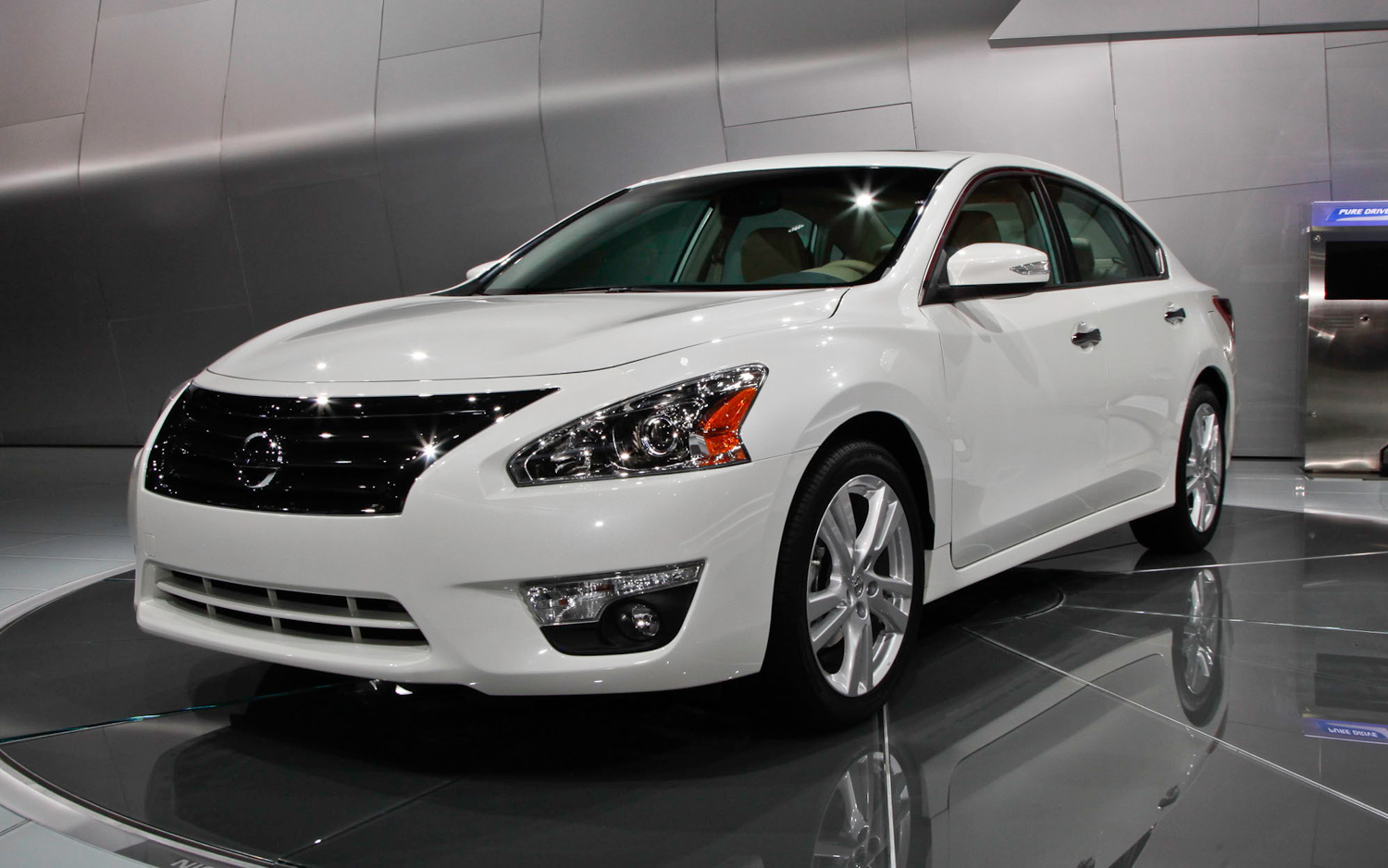 Nissan Altima Wallpapers