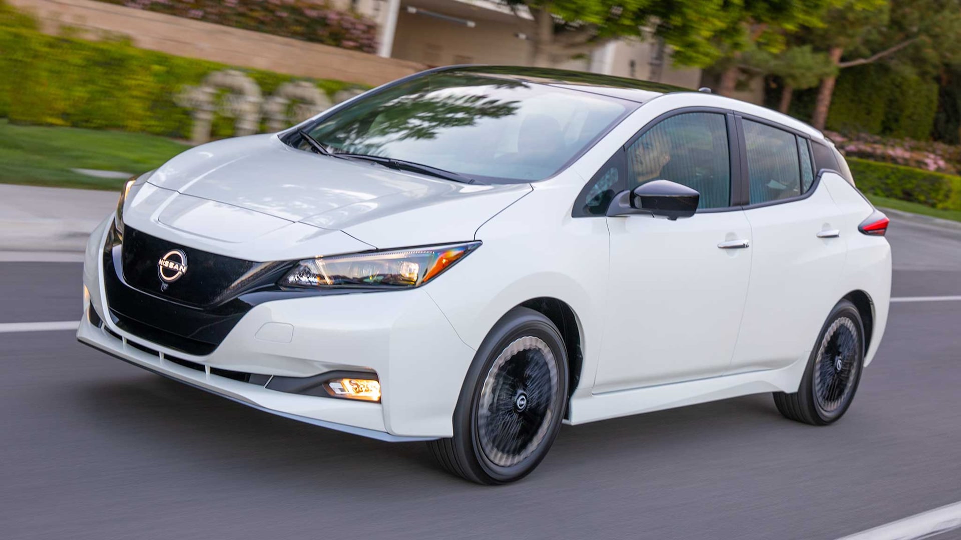 Nissan Leaf Wallpapers