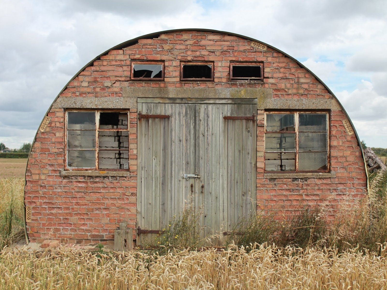 Nissen Hut Wallpapers