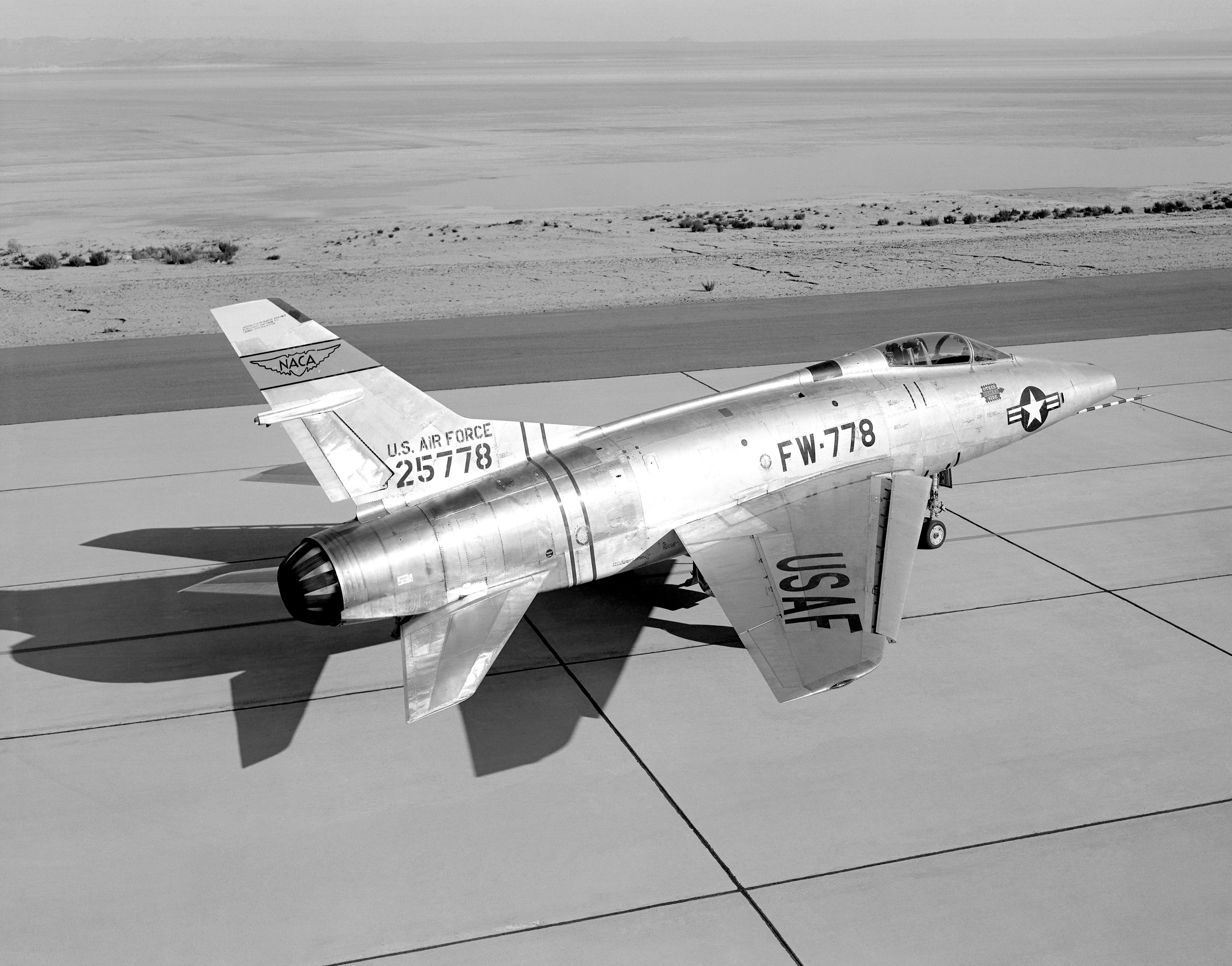 North American F-100 Super Sabre Wallpapers