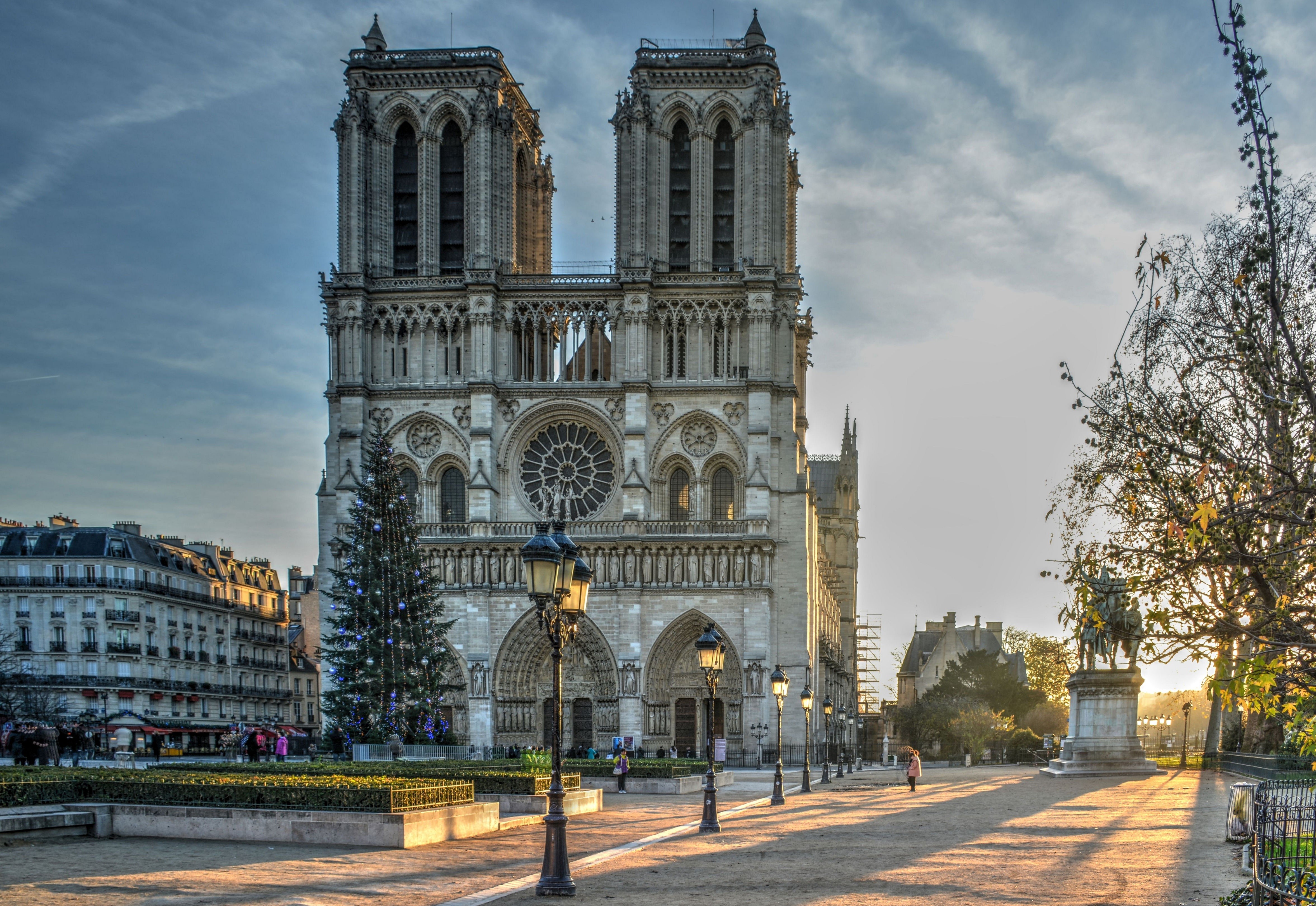 Notre-Dame De Paris Wallpapers