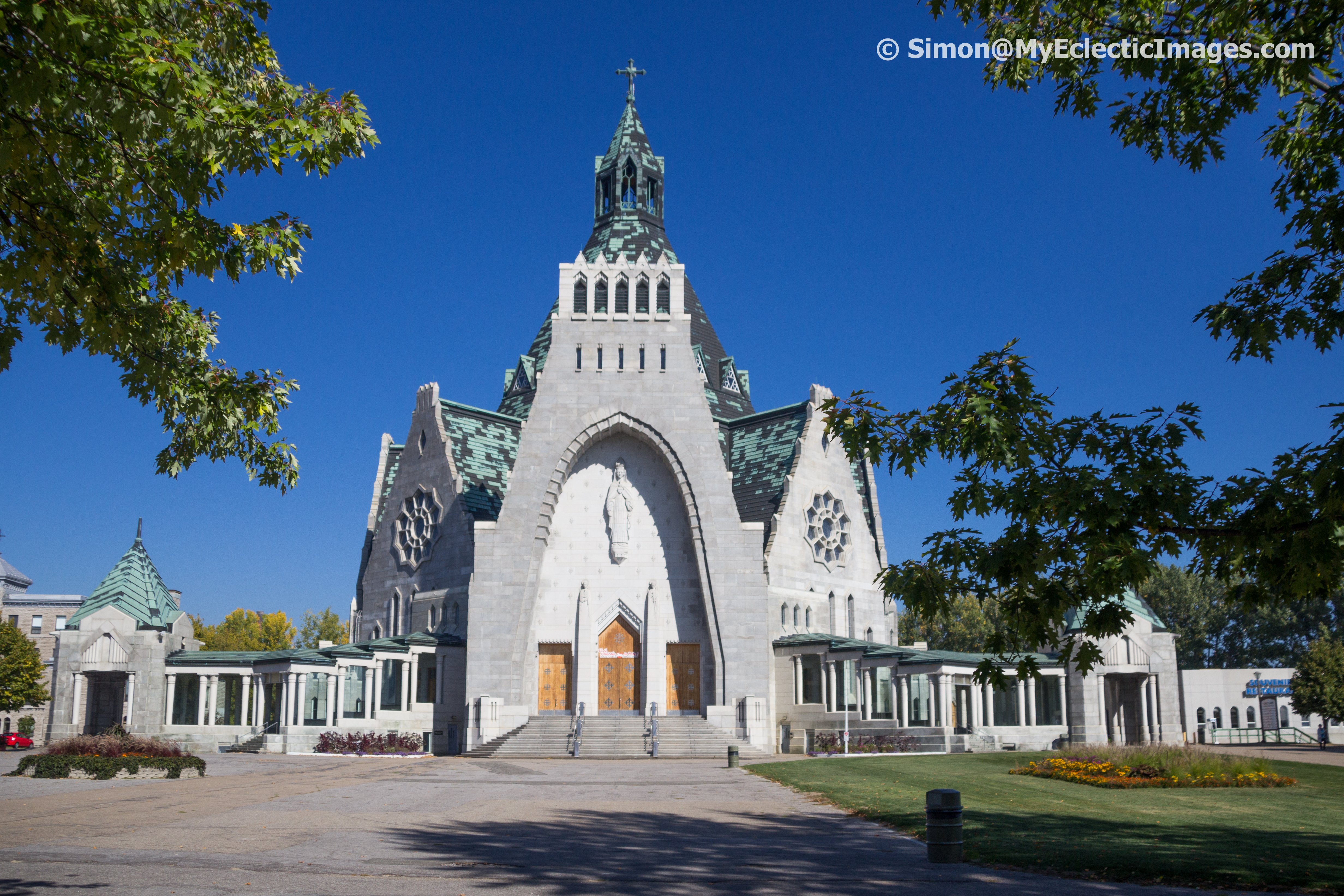 Notre-Dame-Du-Cap Basilica Wallpapers