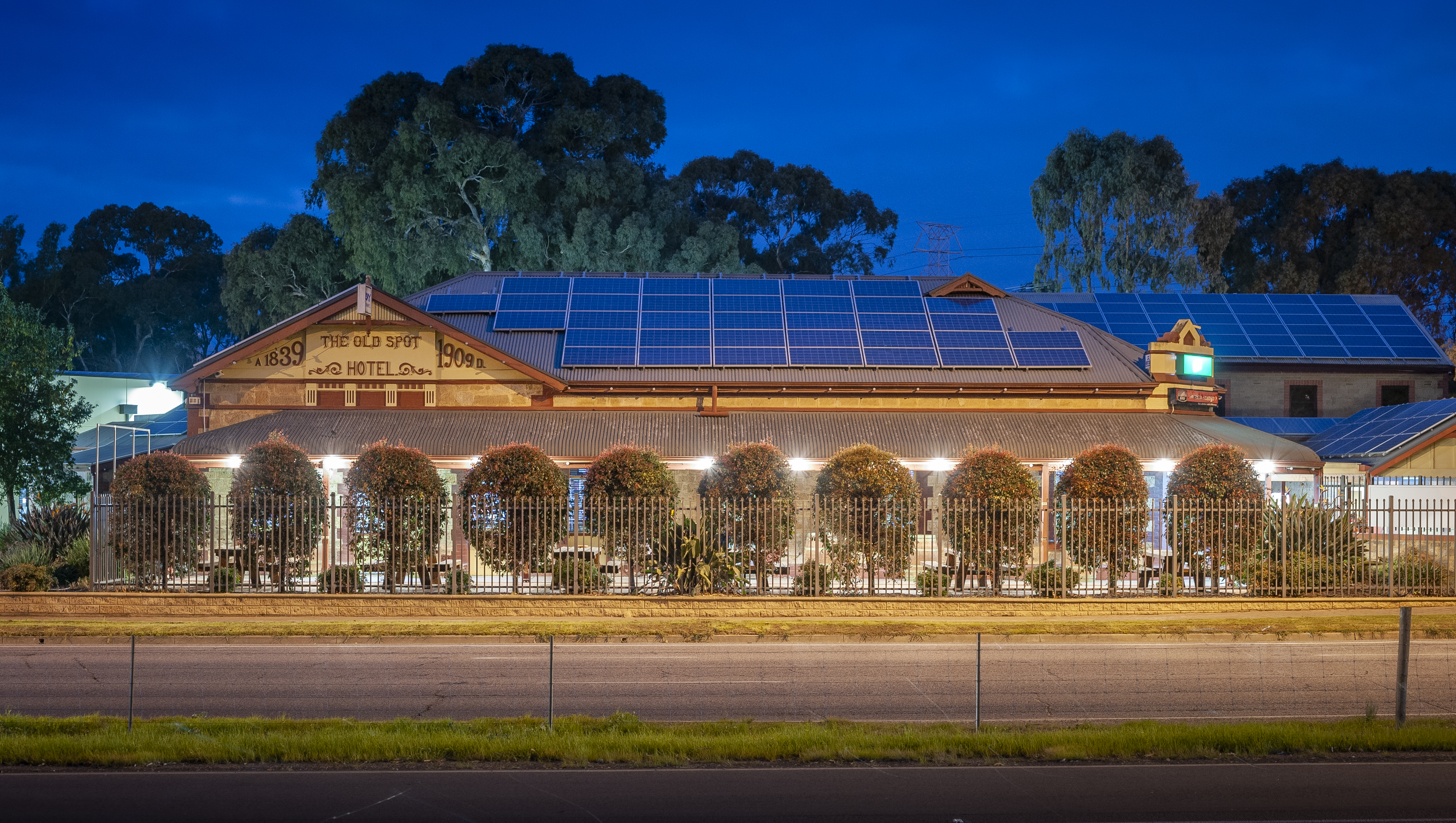 Old Shenton Park Hotel Wallpapers