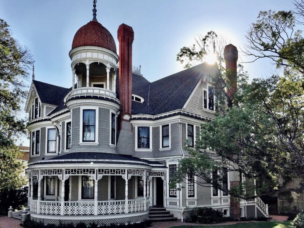 Old Victorian Castle Wallpapers