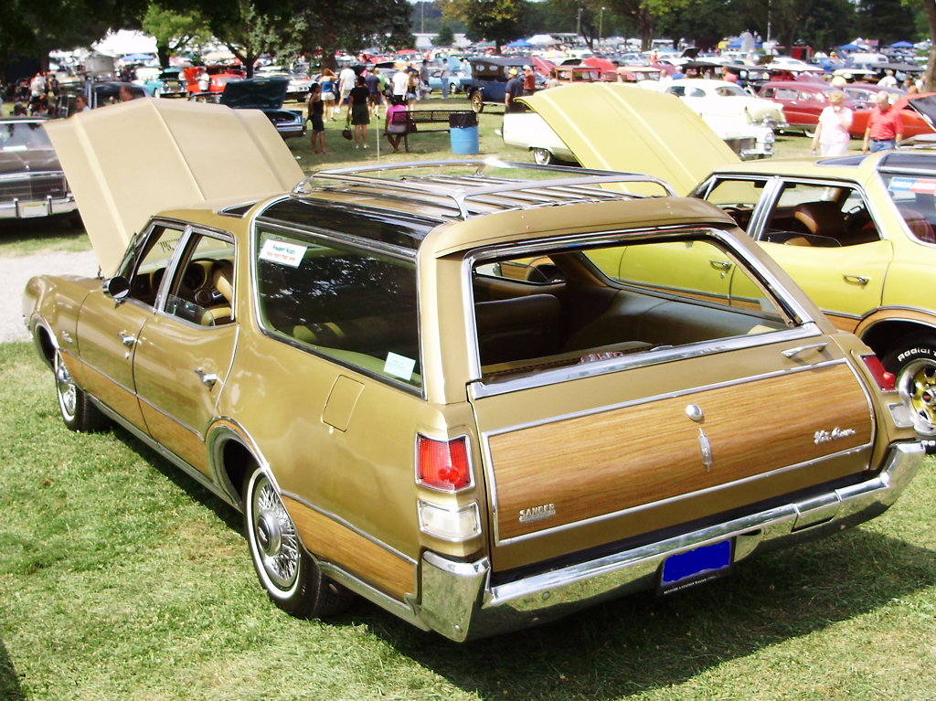 Oldsmobile Vista Cruiser Wallpapers