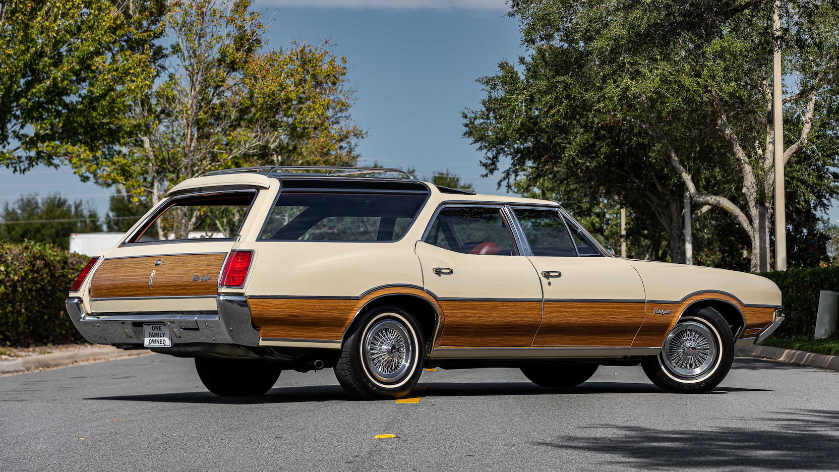 Oldsmobile Vista Cruiser Wallpapers