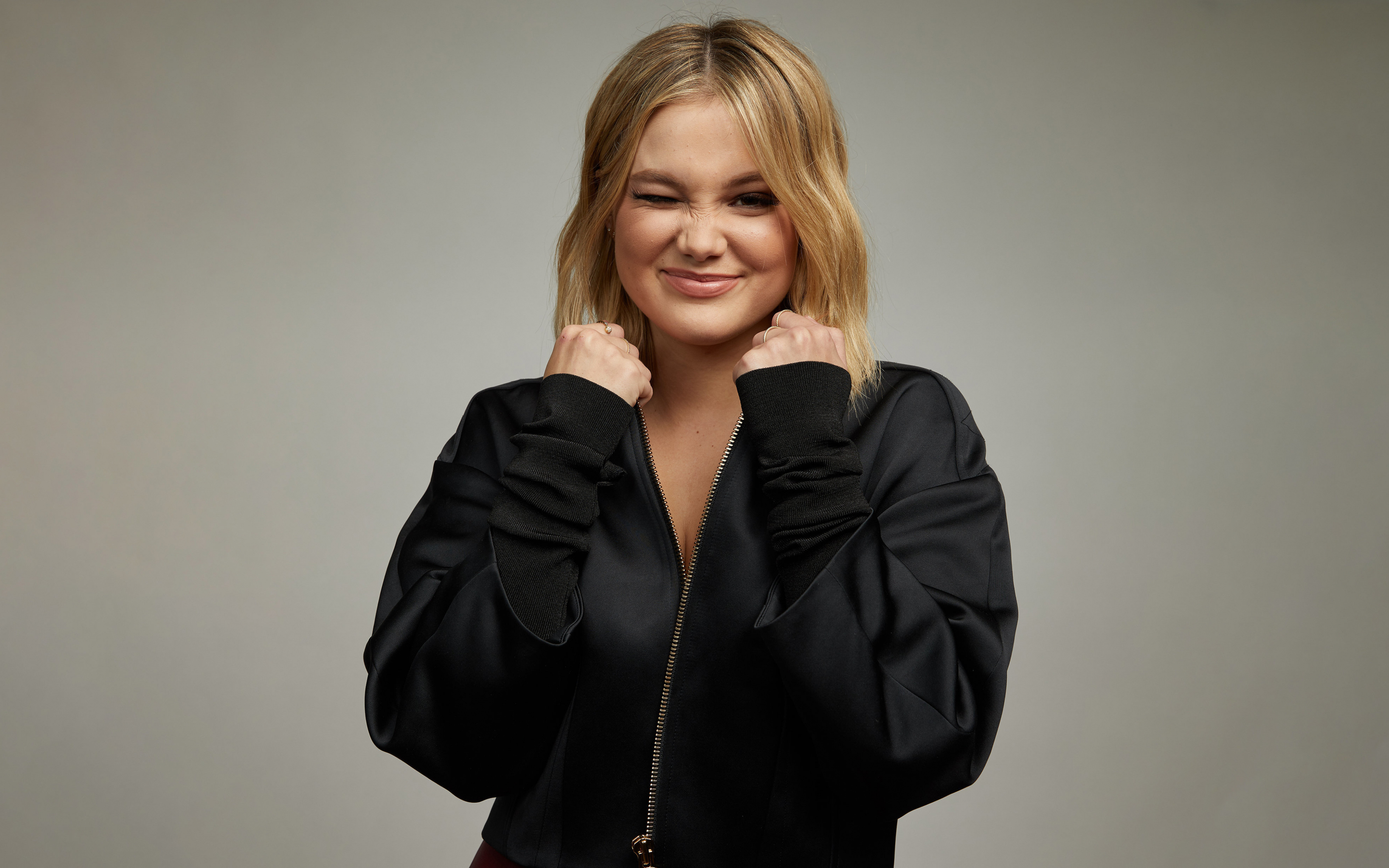 Olivia Holt 4K Wallpapers