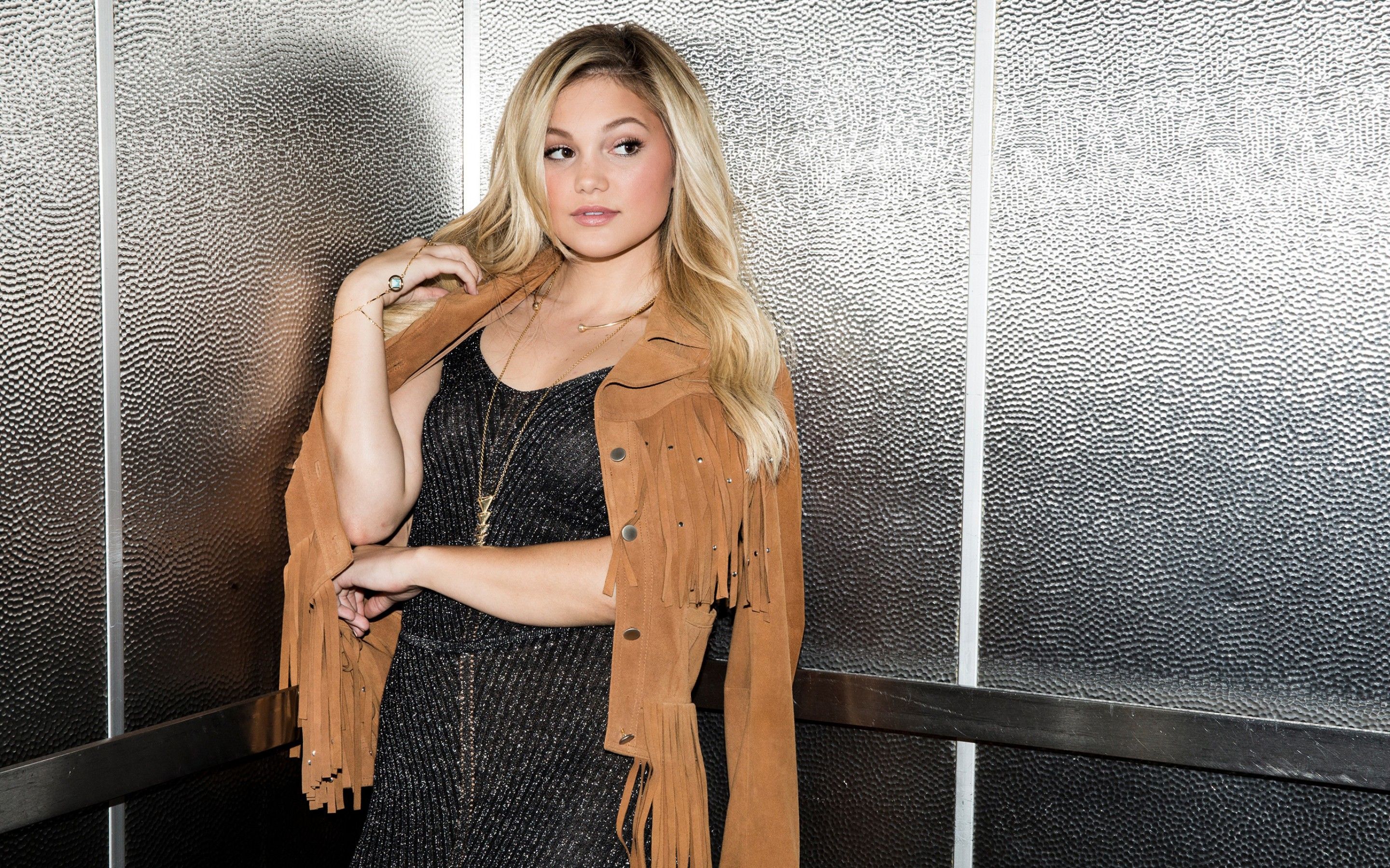 Olivia Holt Comic Con Variety Portrait Wallpapers